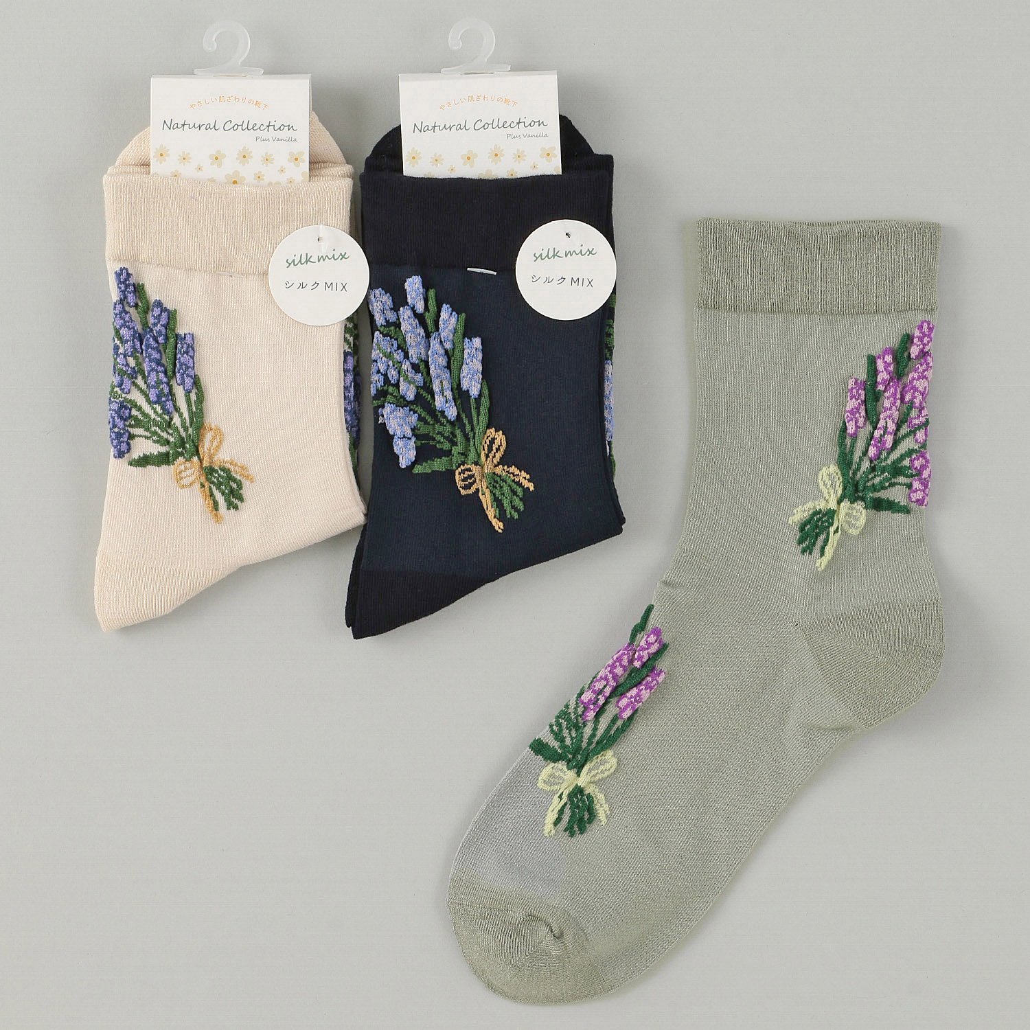Natural Collection  クルー丈 シルクMIX ムスカリ柄 靴下 - 画像1