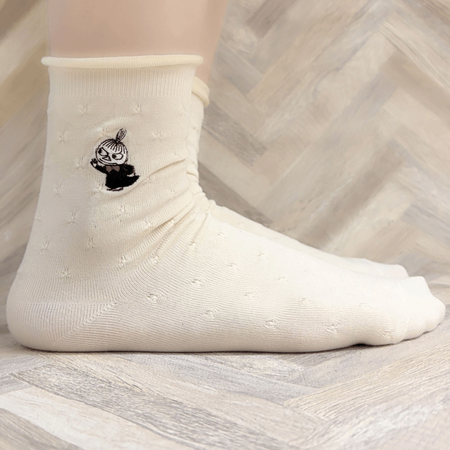 日本製 MOOMINロークルーソックス シルク入り タックキルティング風ミイ刺繍【在庫限り】 - 画像6