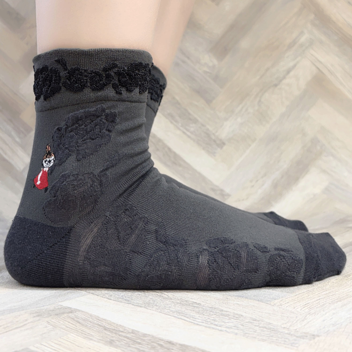 MOOMIN ロークルーソックス バラ柄＋ミイ刺繍 逆スパ - 画像3