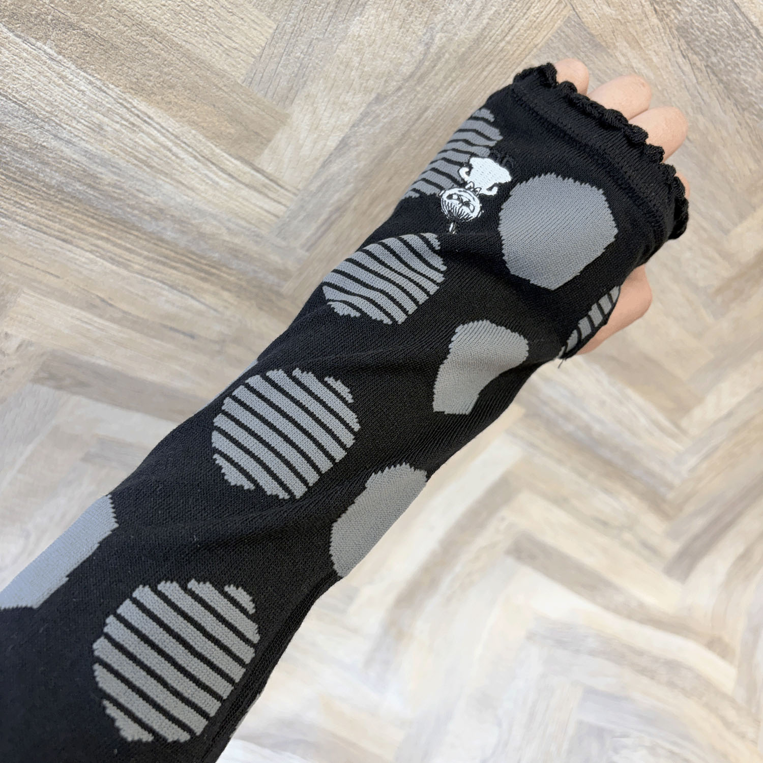 MOOMIN アームカバー UVカット＋冷感 ドット柄ミイ刺繍【在庫限り】 - 画像5