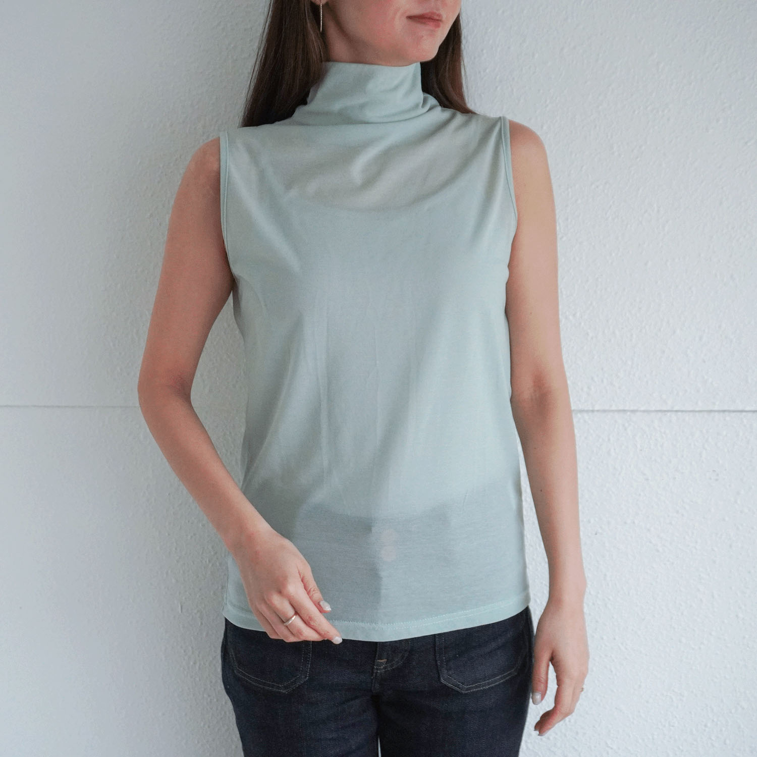 【Insta Live】スーパーソフトボトルネックノースリーブカットソー