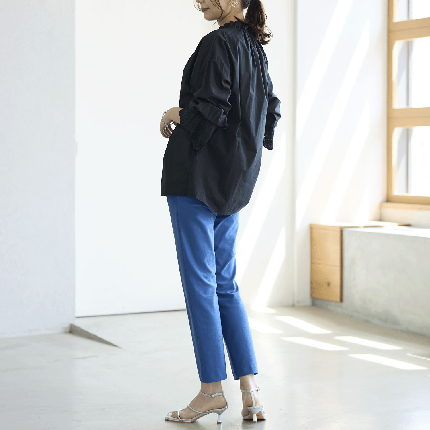 【Insta Live】TAKUMIBA エアシルキー・スリムパンツ - 画像23