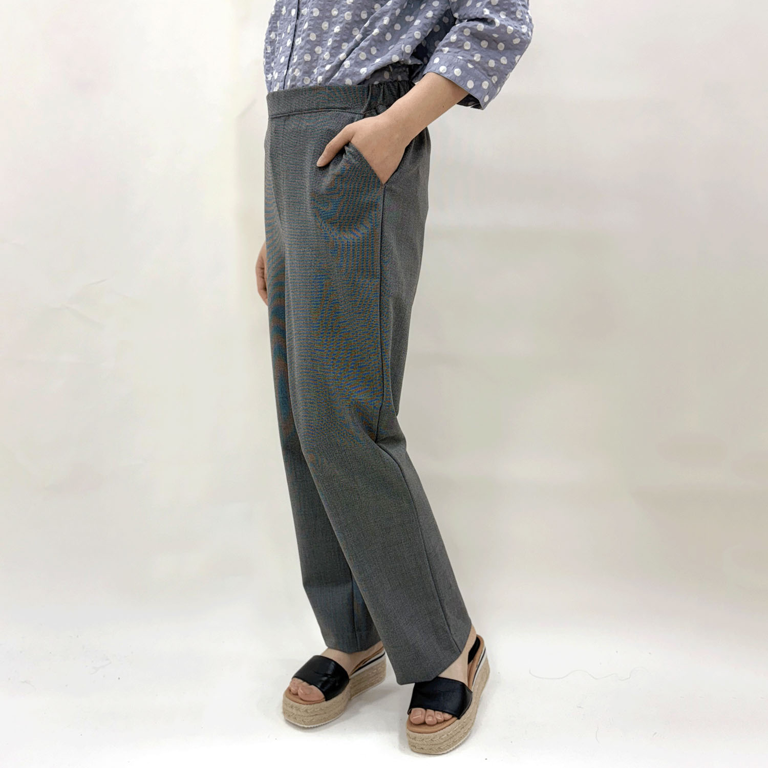 TRストレッチピンヘッド ゆったりストレート美脚パンツ - 画像2