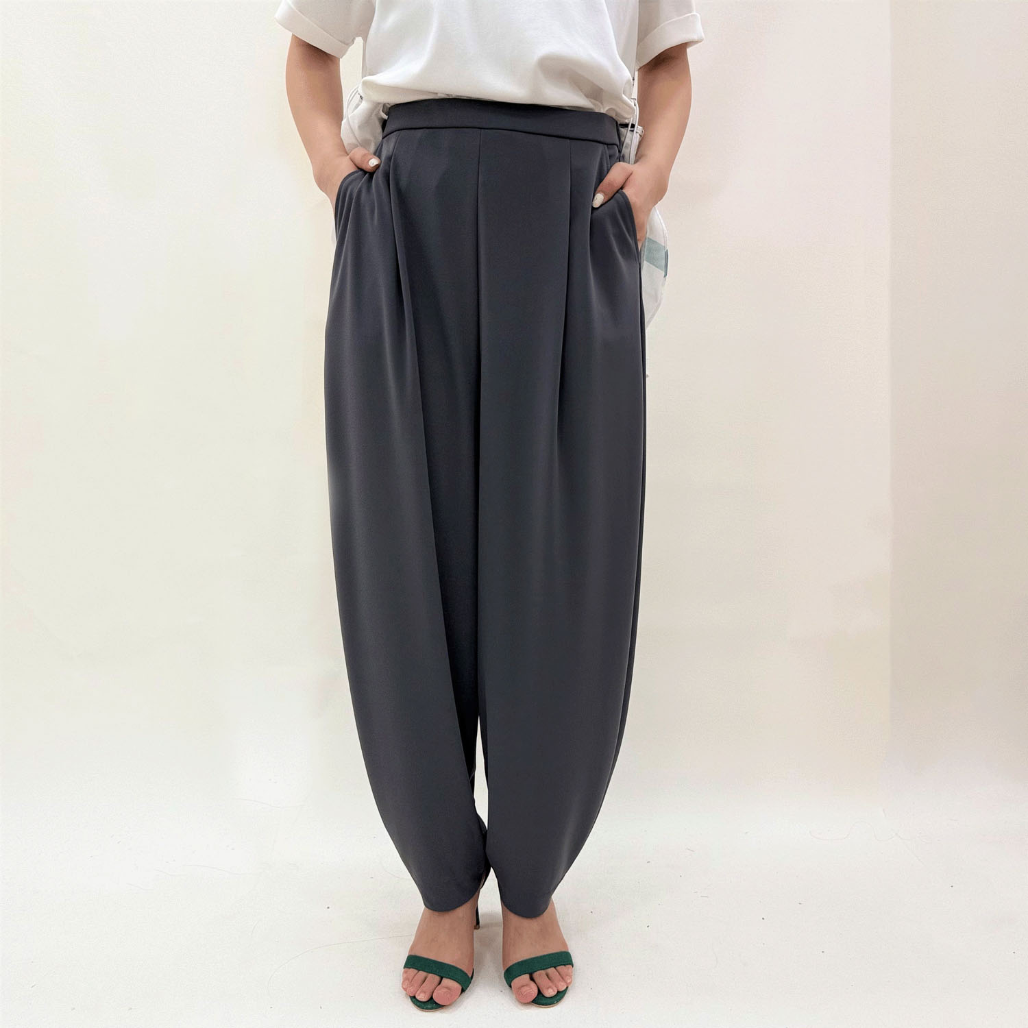 【Insta Live】タックワン ペオススムースコクーンパンツ - 画像2