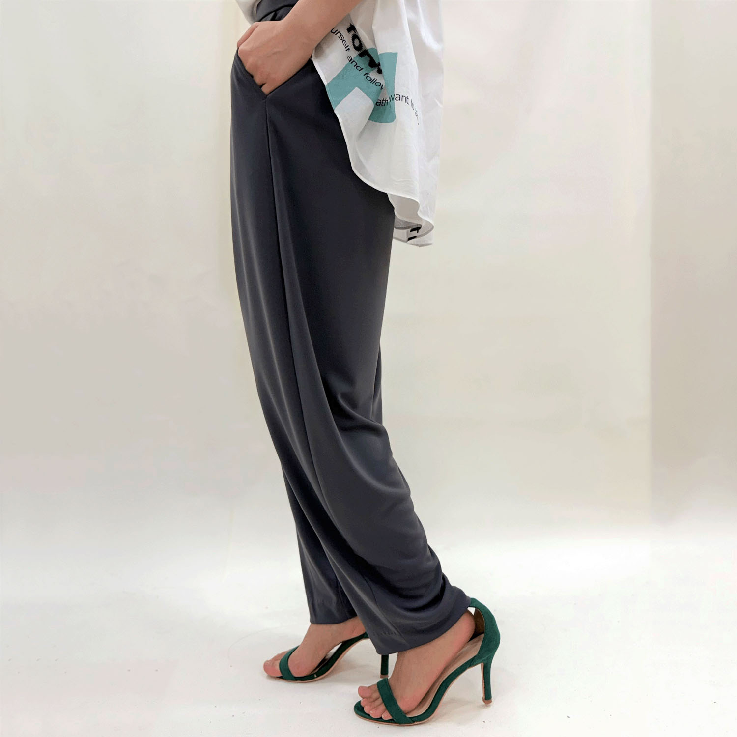 【Insta Live】タックワン ペオススムースコクーンパンツ - 画像4