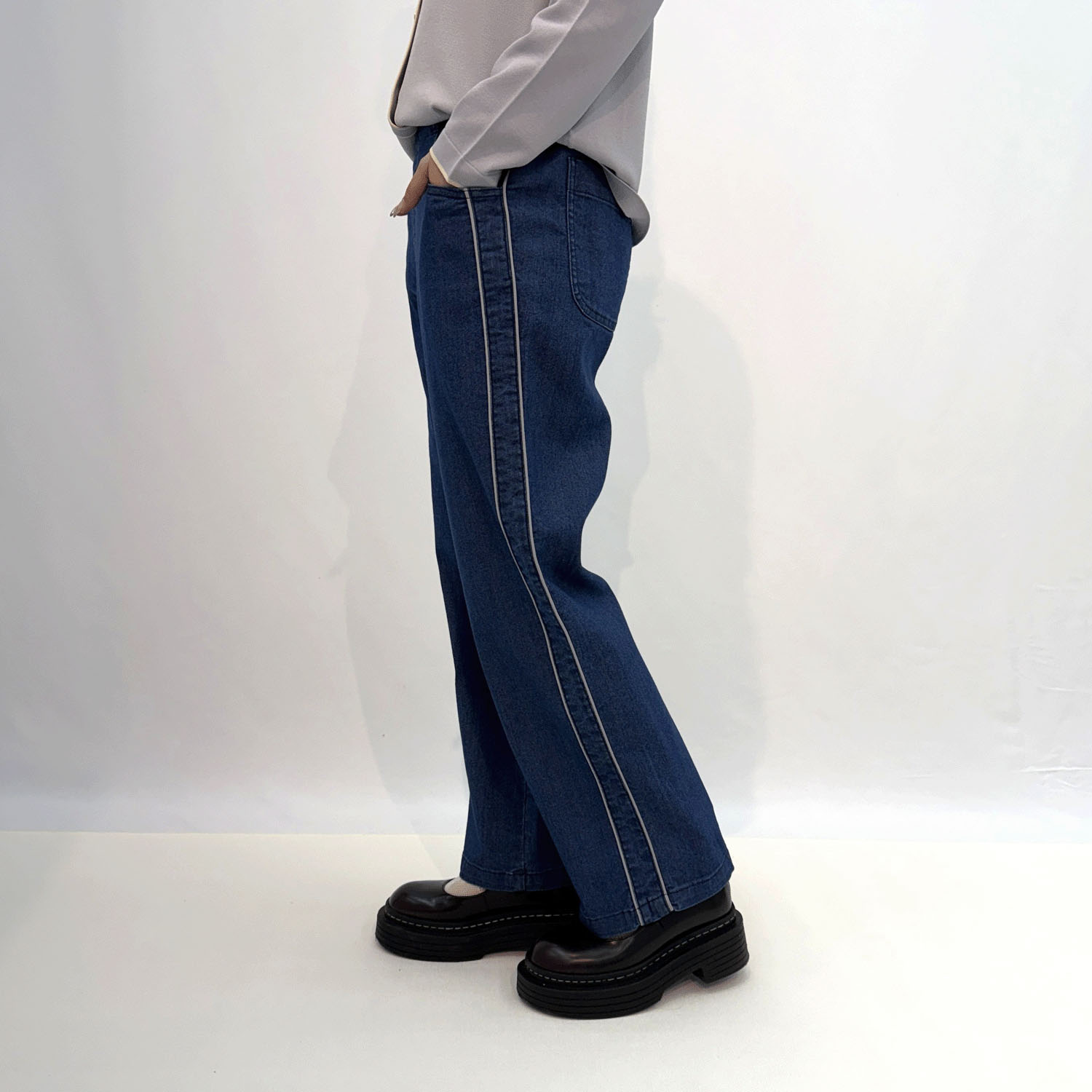 パイピングラインデニムパンツ - 画像2