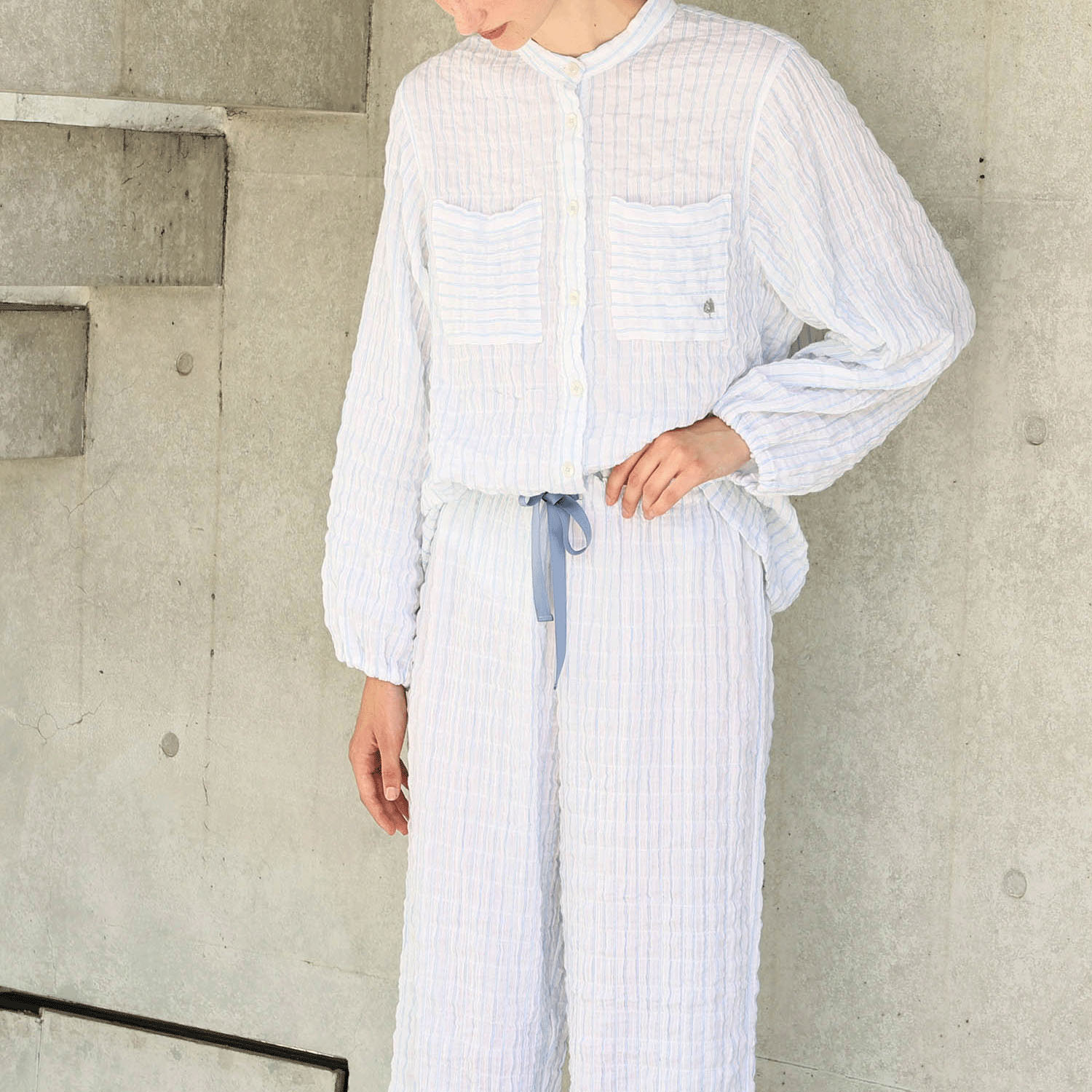 Narue シャーリングダブルガーゼストライプスタンドカラーパジャマ - 画像3