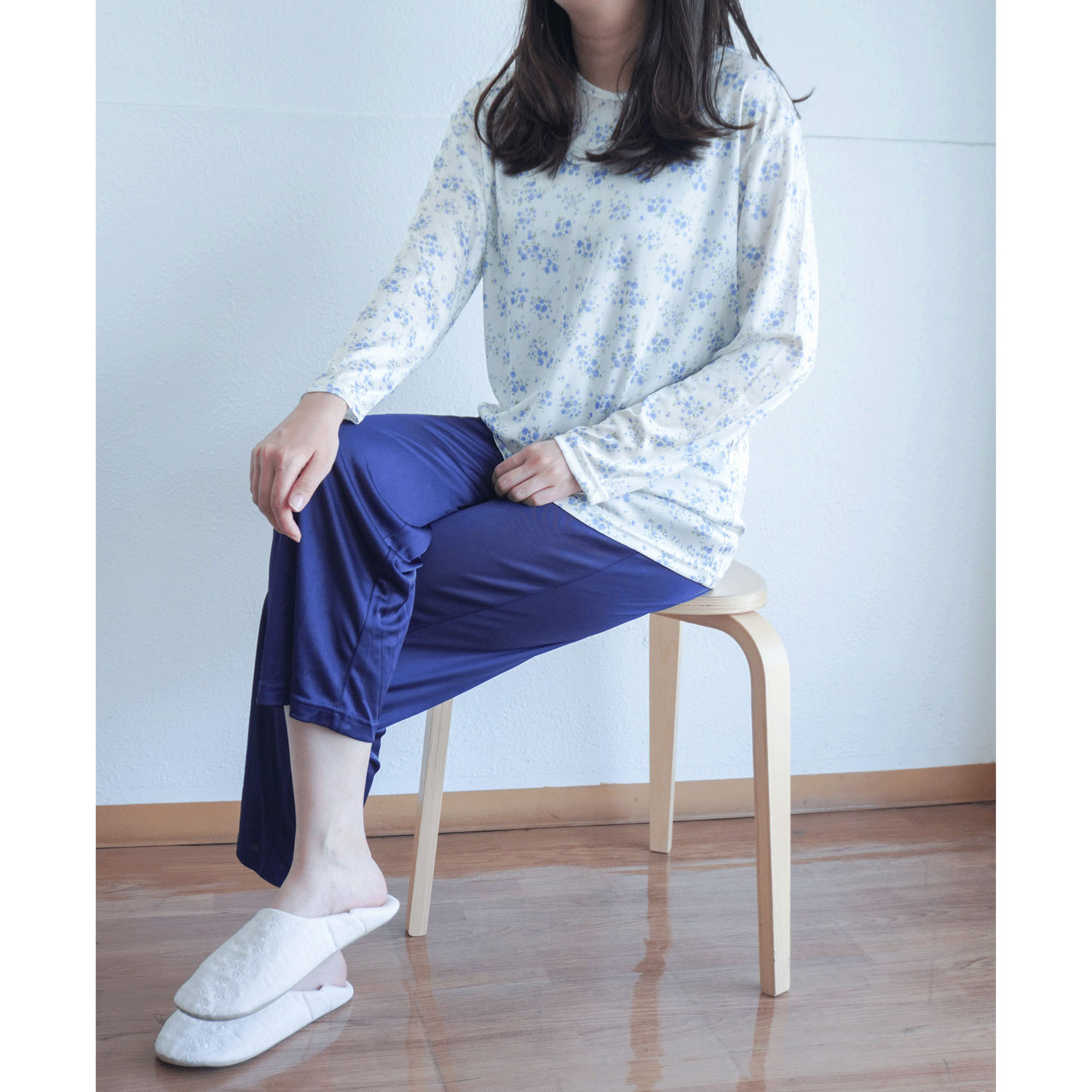 ジョワイユニュイ ポーチ付携帯パジャマ プチフラワー柄パンツ無地 - 画像1