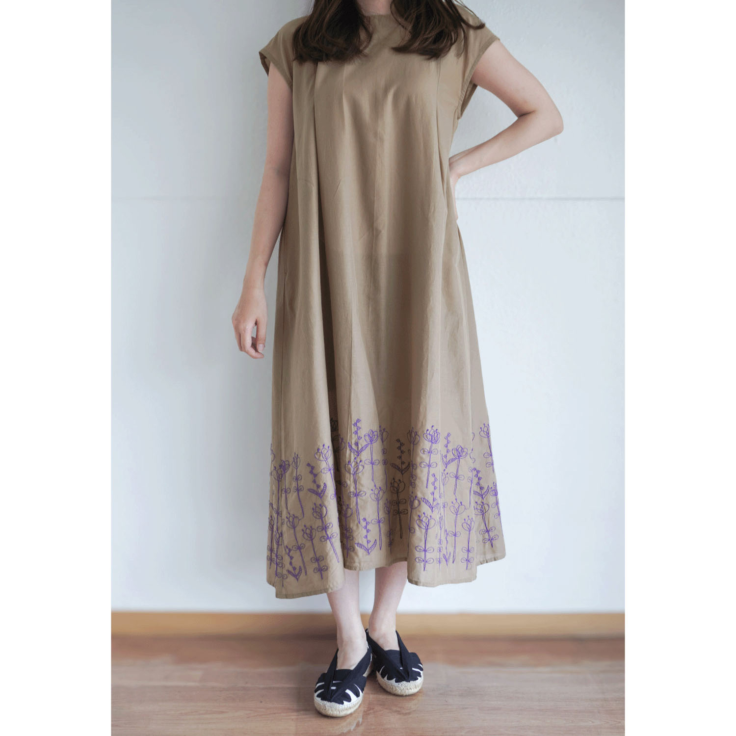 綿キャンブリック刺しゅうワンピース - 画像1