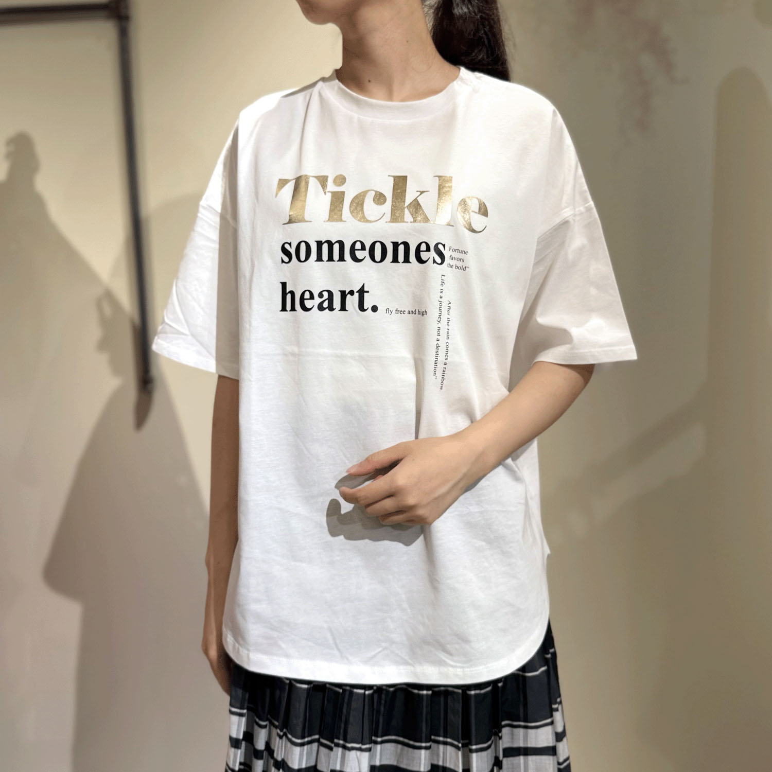 Vingtrois ドライタッチコットン箔ロゴTシャツ