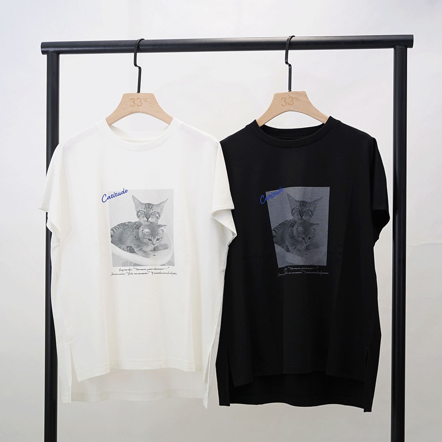 【Insta Live】33℃ TWОキャッツフォトフレンチスリーブプルオーバー - 画像1