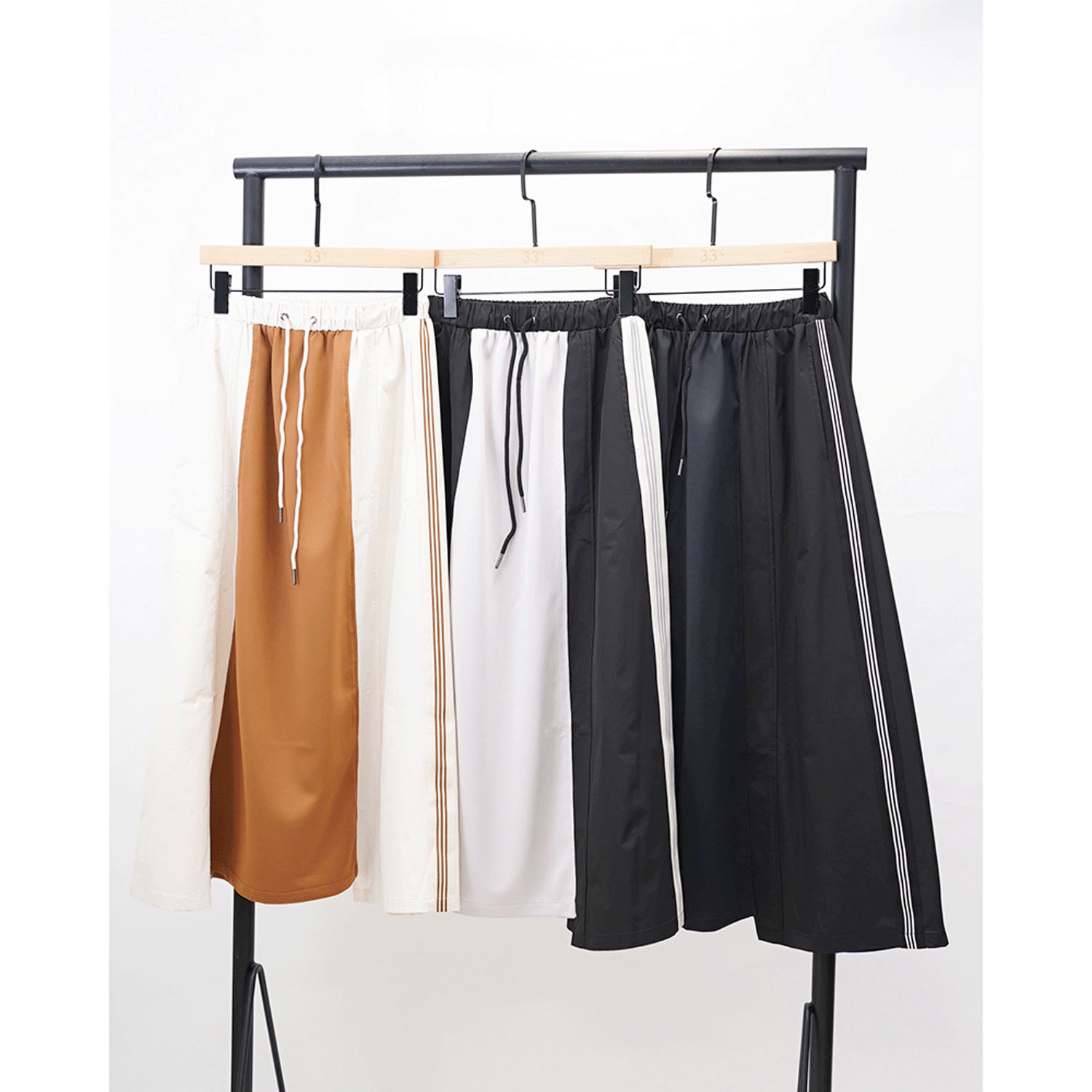 33℃ ライトポンチ×ナイロン切替サイドラインフレアスカート - 画像1