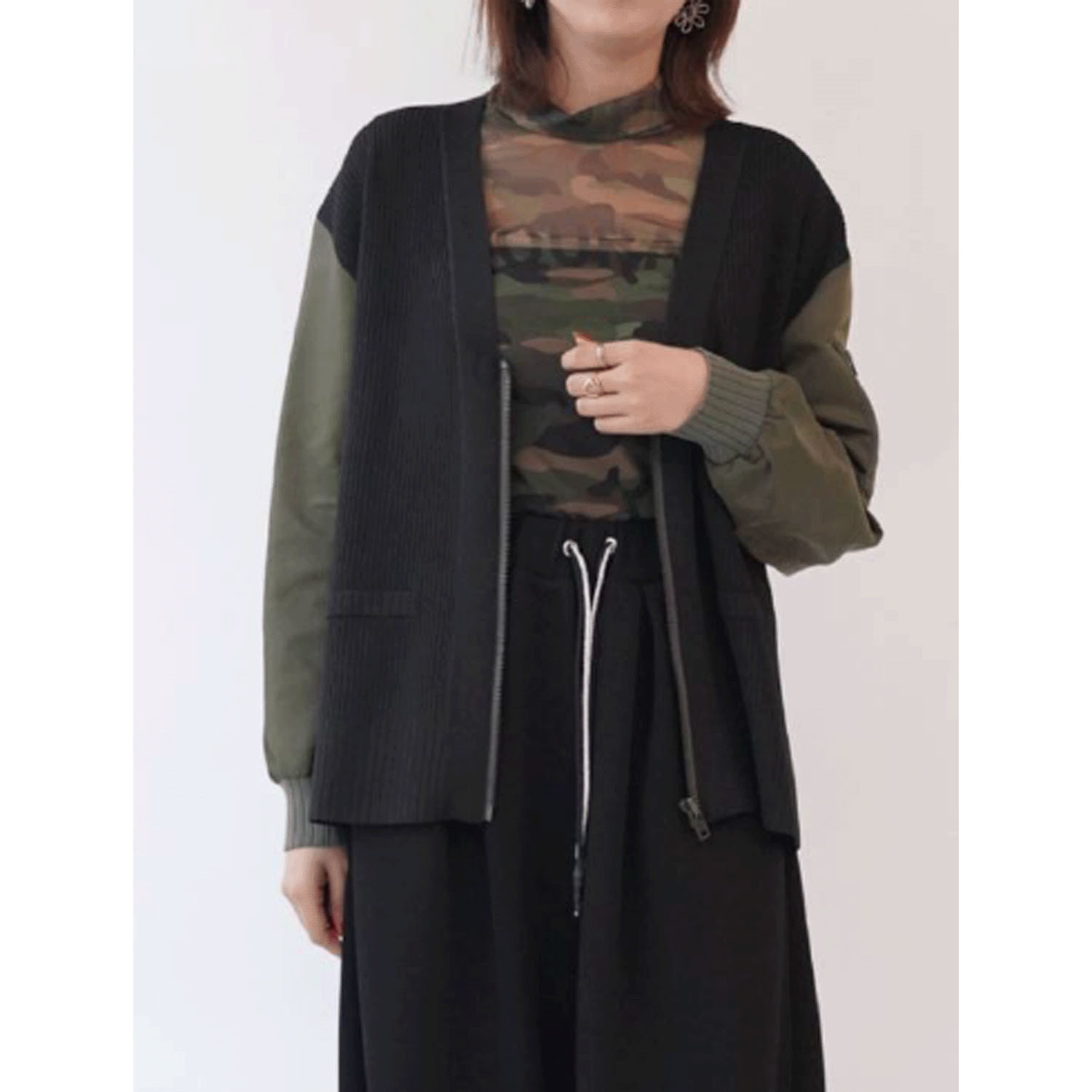 33℃ ラメ糸ミリタリースリーブ切替ニットカーディガン - 画像1
