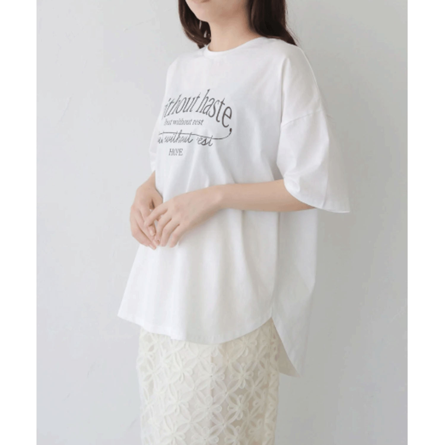 vingtroisドライタッチコットンカーブロゴTシャツ - 画像4