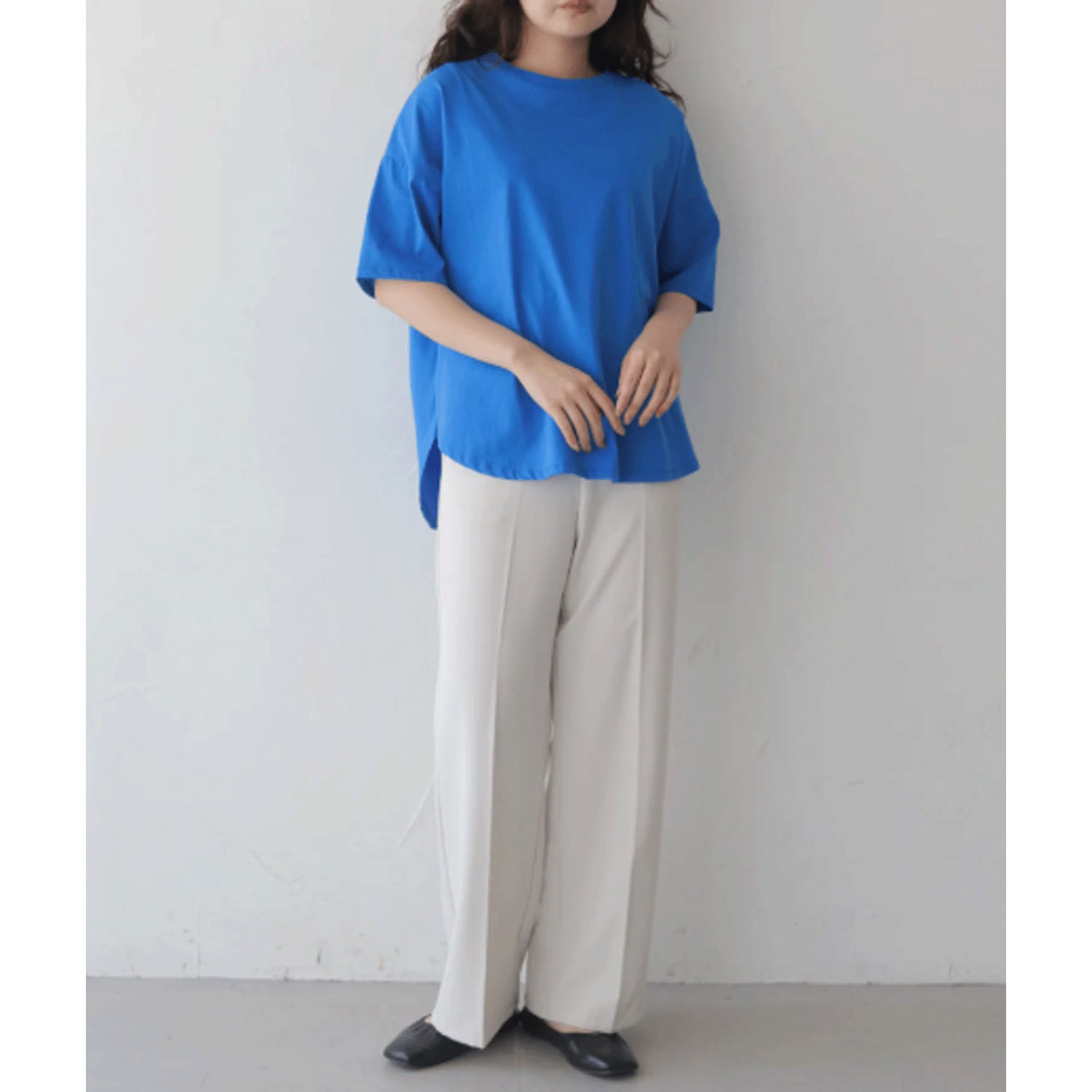 【Insta Live】vingtrois ドライタッチコットン裾ラウンドTシャツ - 画像15