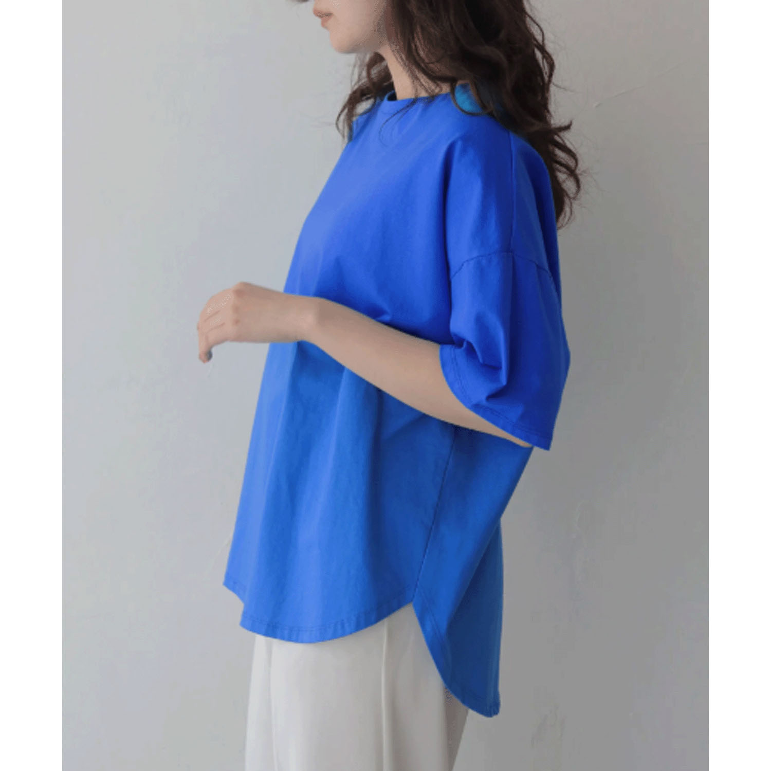 vingtrois ドライタッチコットン裾ラウンドTシャツ - 画像1