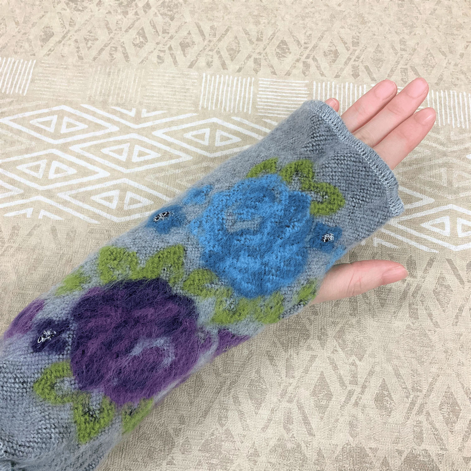 【チャコールグレー終了】ラシクモア ダブルローズ ハンドウォーマー - 画像2