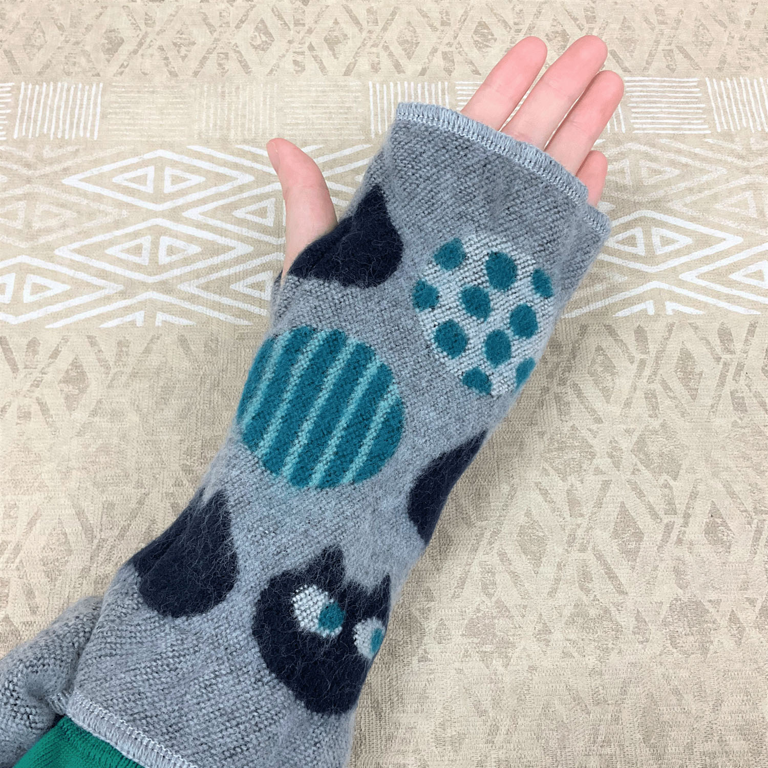 【在庫限り終了】ラシクモア ドットキャット ハンドウォーマー - 画像3