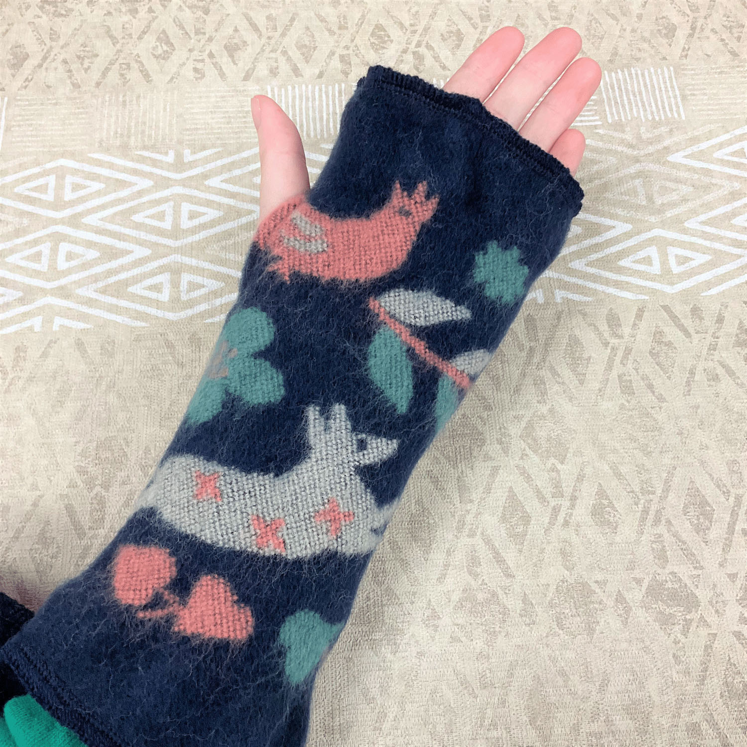 【チャコールグレー終了】ラシクモア アニマルフォレスト ハンドウォーマー - 画像7