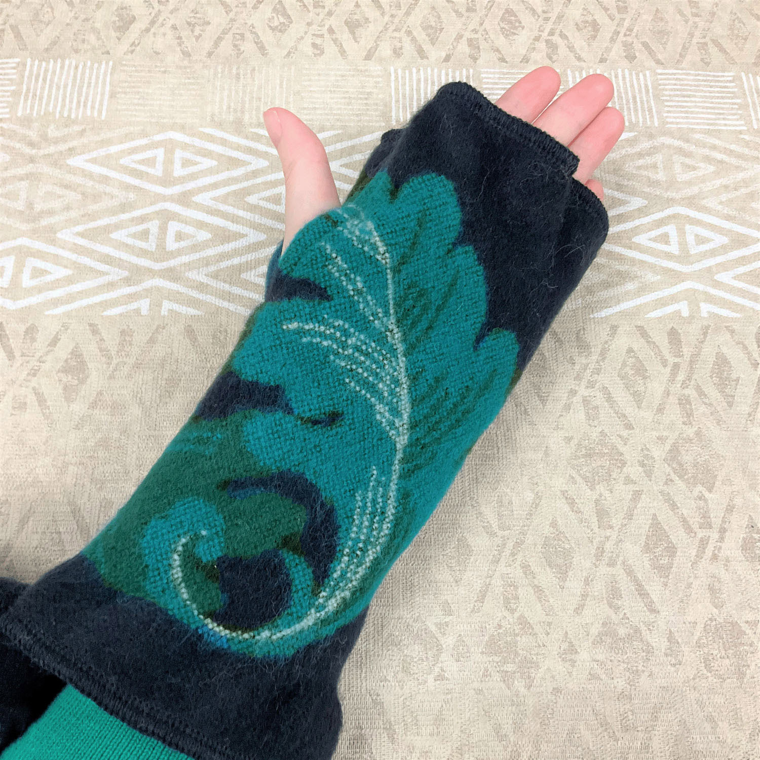 ラシクモア アカンサス ハンドウォーマー - 画像6