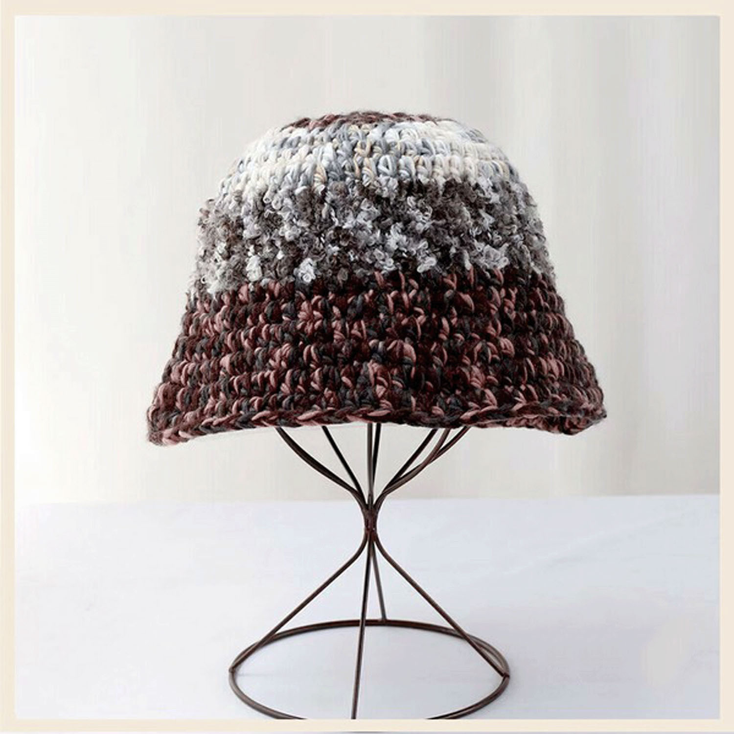 アクリル配色ニット帽 - 画像1