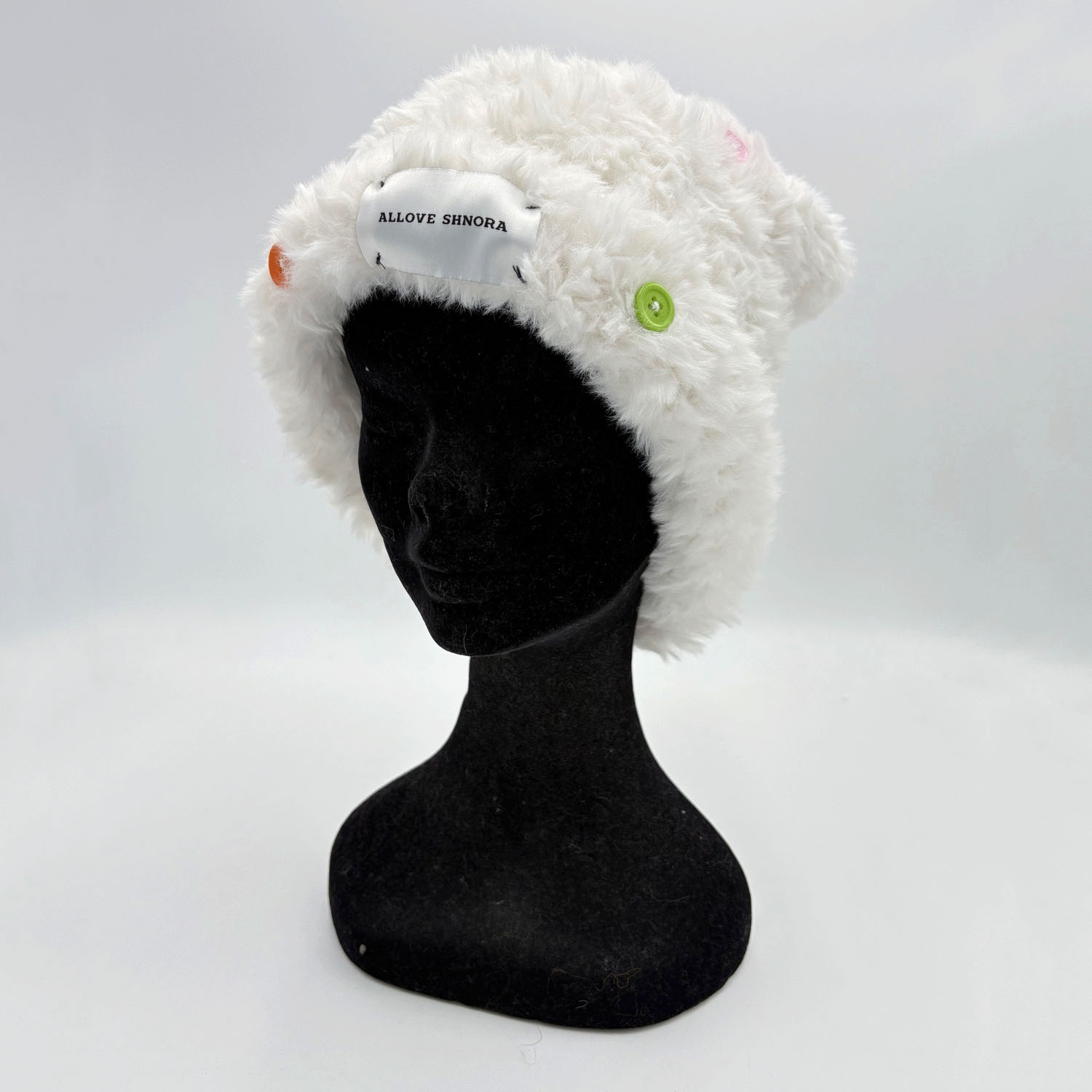 ふわふわボタンニット帽 - 画像1