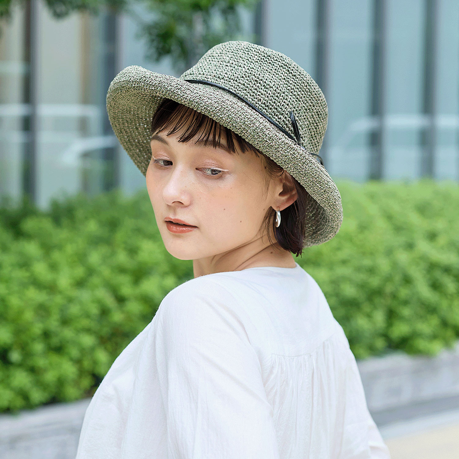 肌馴染みのいい ニュアンスカラーのクロシェハット