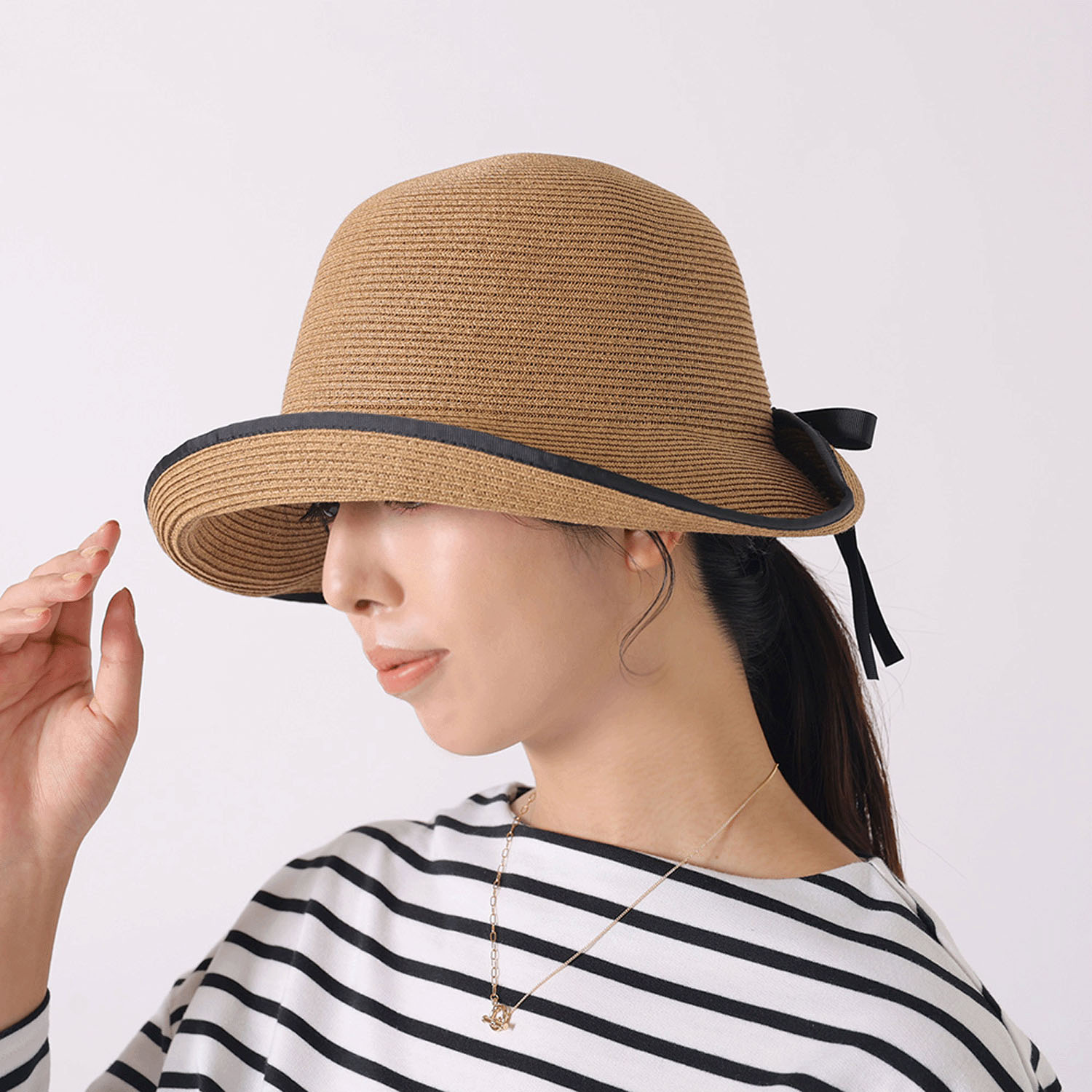 折り返したブリムが印象的なペーパーブレード - 画像1