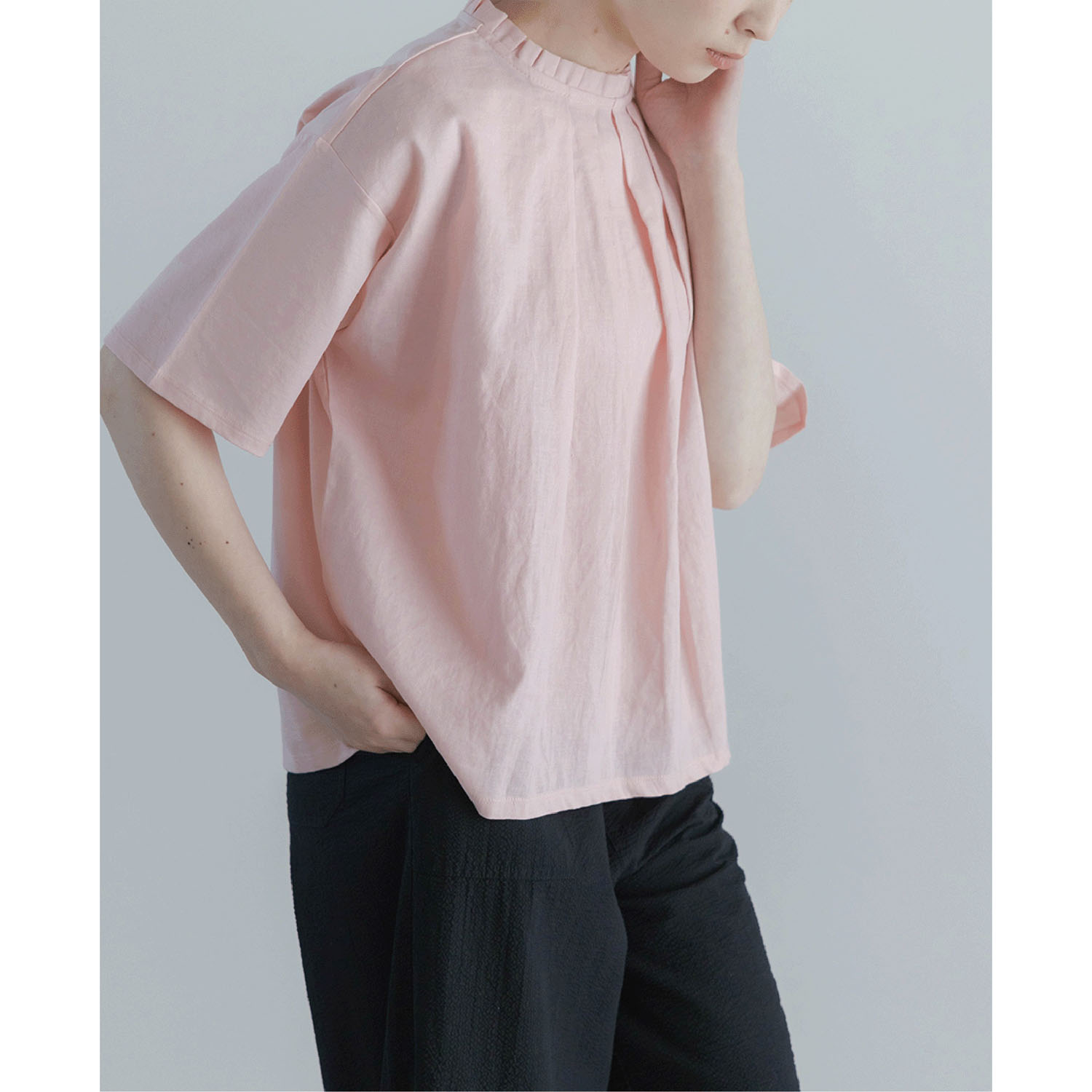 【4月中旬頃入荷予定】LILASIC シルケット天竺フリルカラーTシャツ - 画像1