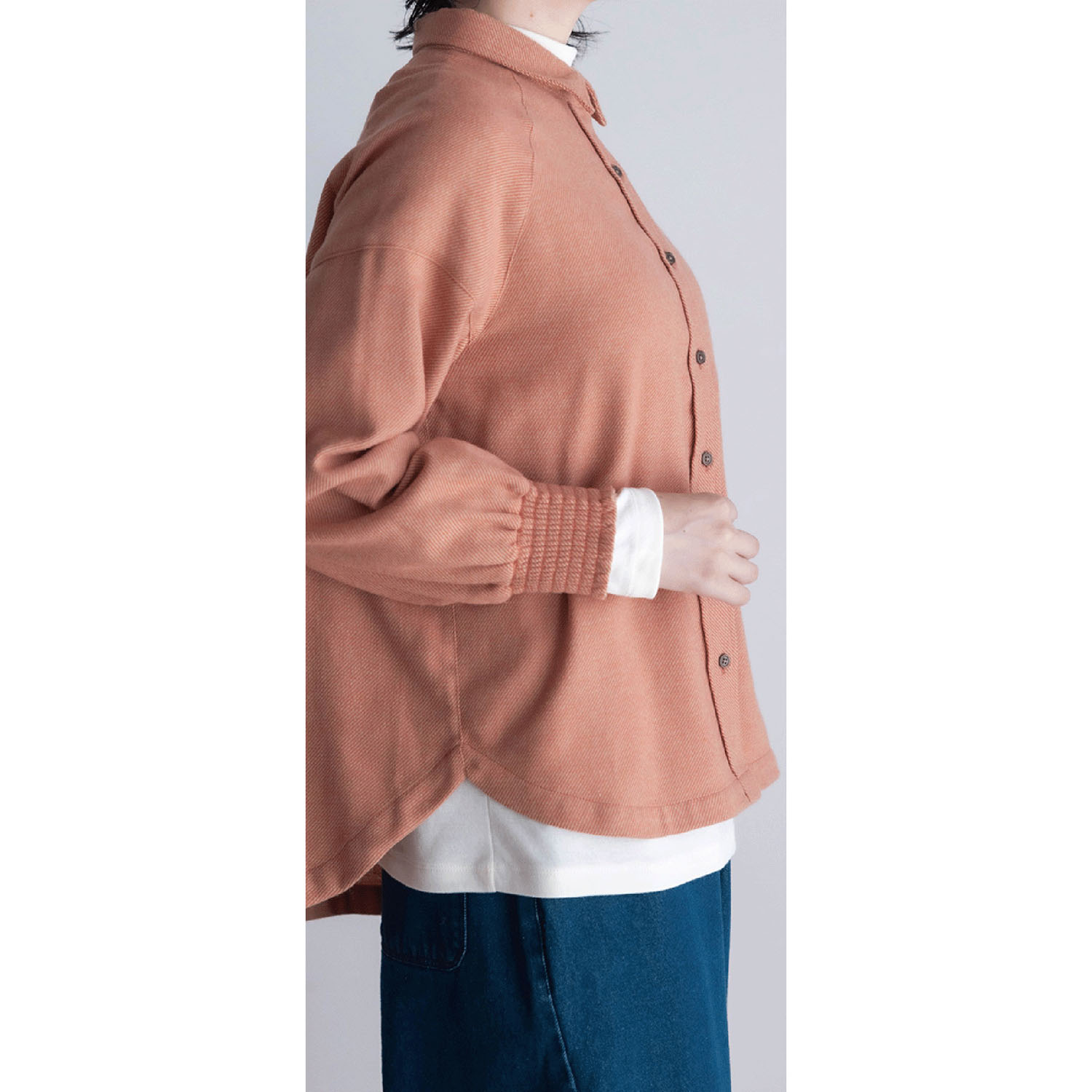 LILASIC ギャザーカフスブラウス - 画像1