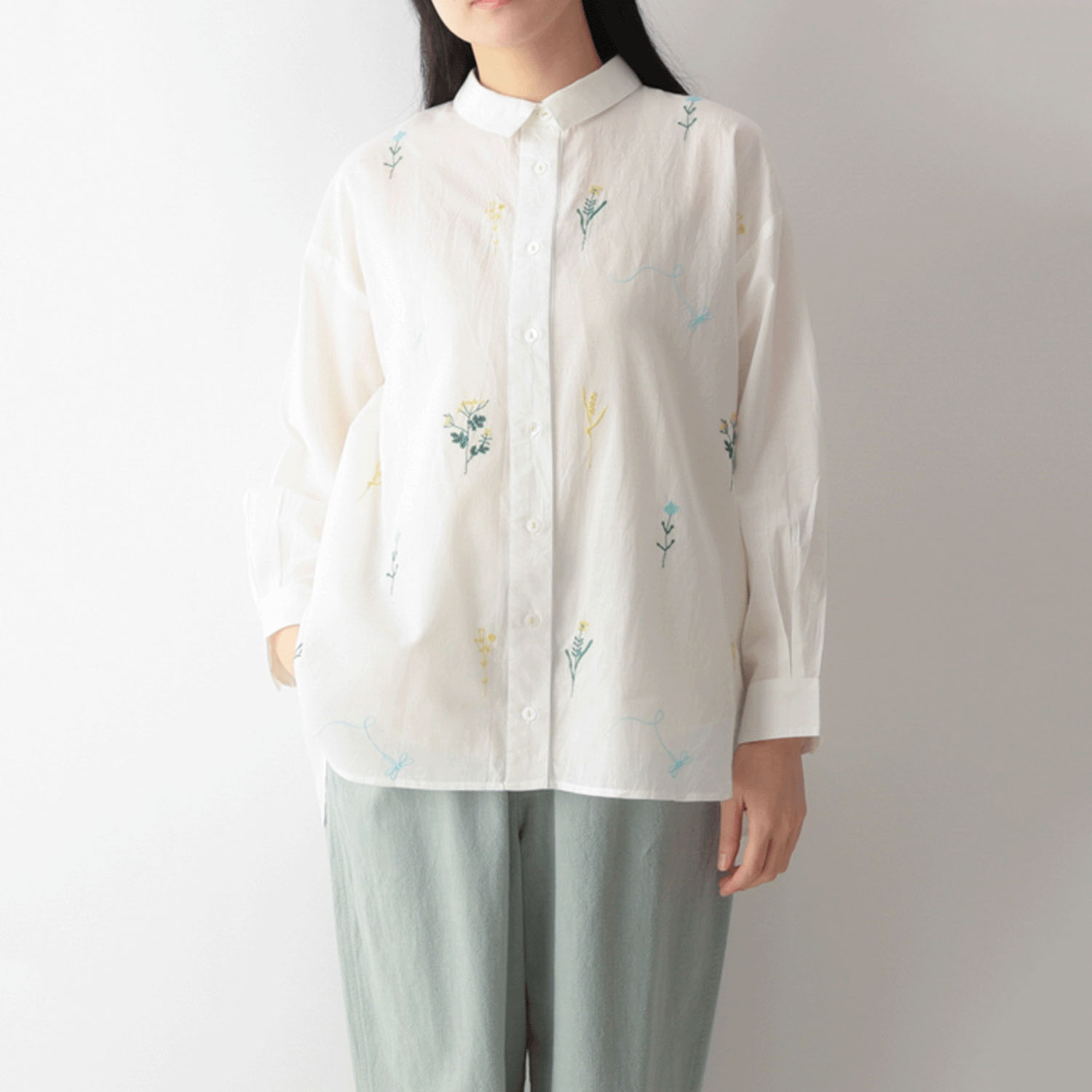 東京かんかん お花とトンボ刺繍コットンロングシャツ - 画像2
