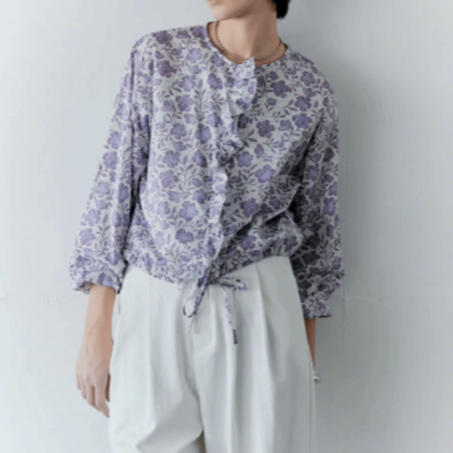 doux bleu フラワーモダンプリントフリルブラウス - 画像7