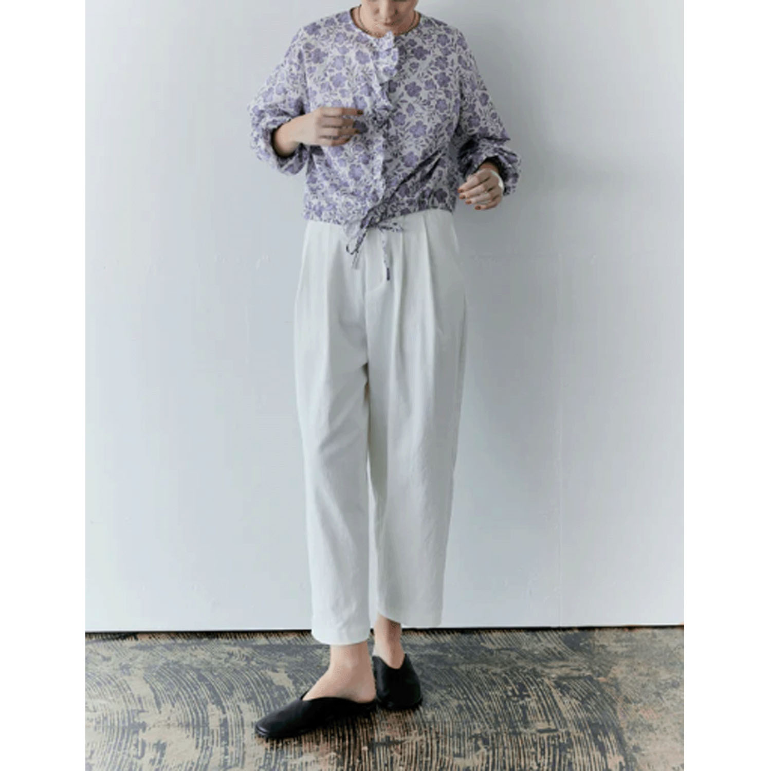 doux bleu フラワーモダンプリントフリルブラウス - 画像9