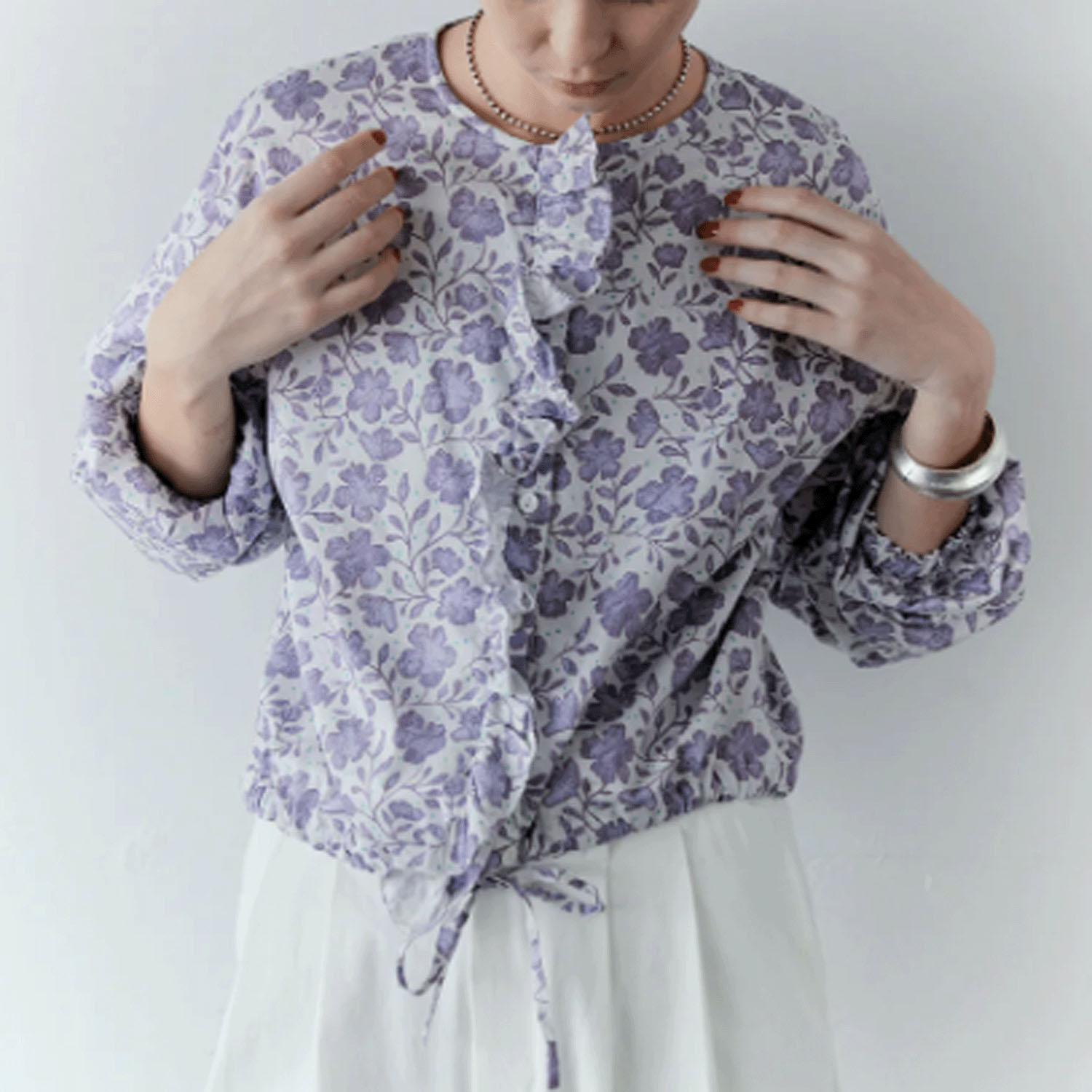 doux bleu フラワーモダンプリントフリルブラウス - 画像1