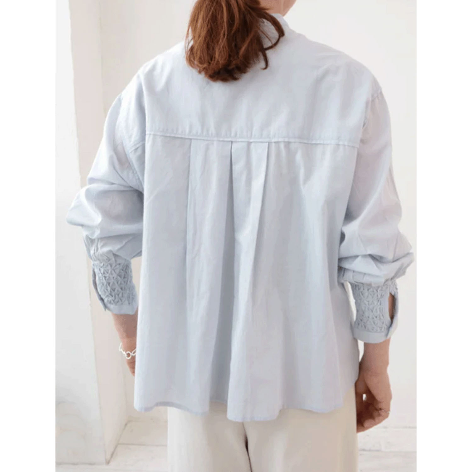 doux bleu ハンドスモッキング刺繍シャツ - 画像12
