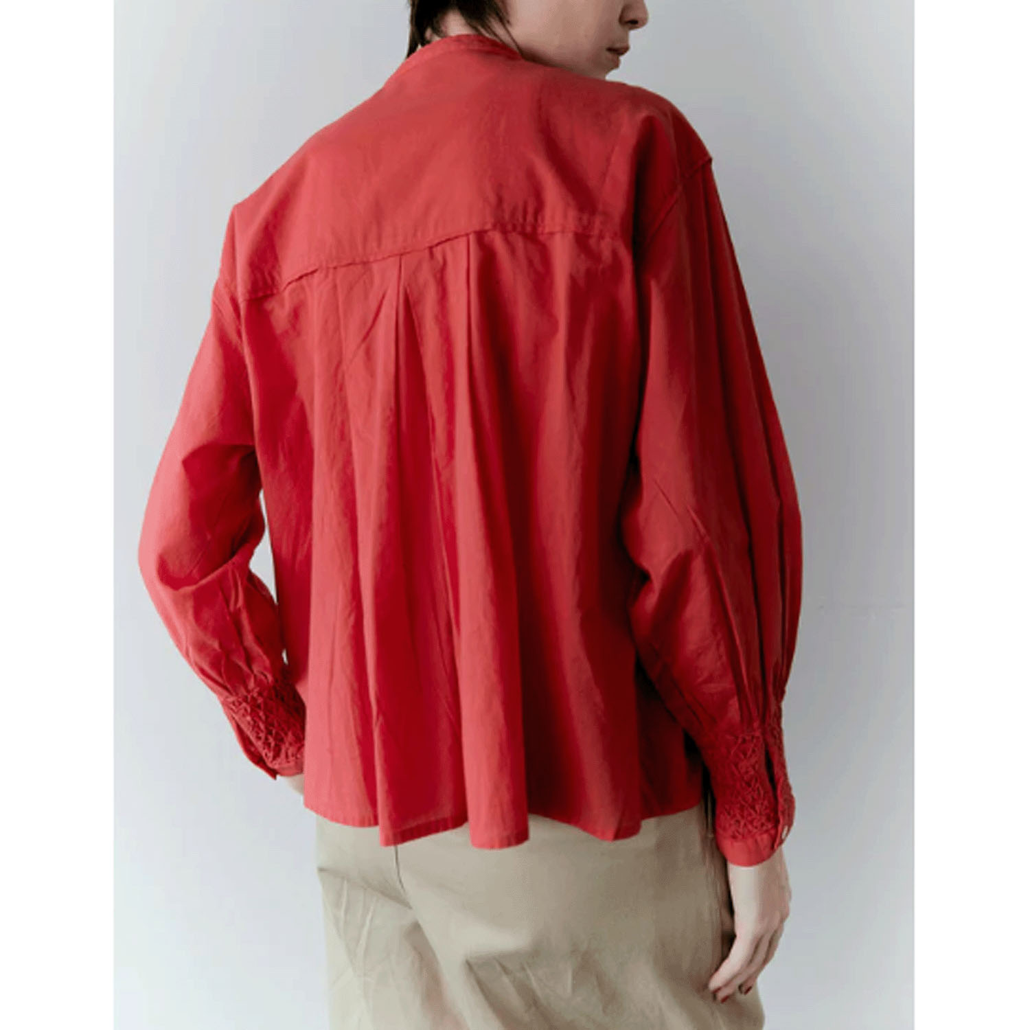 doux bleu ハンドスモッキング刺繍シャツ - 画像7