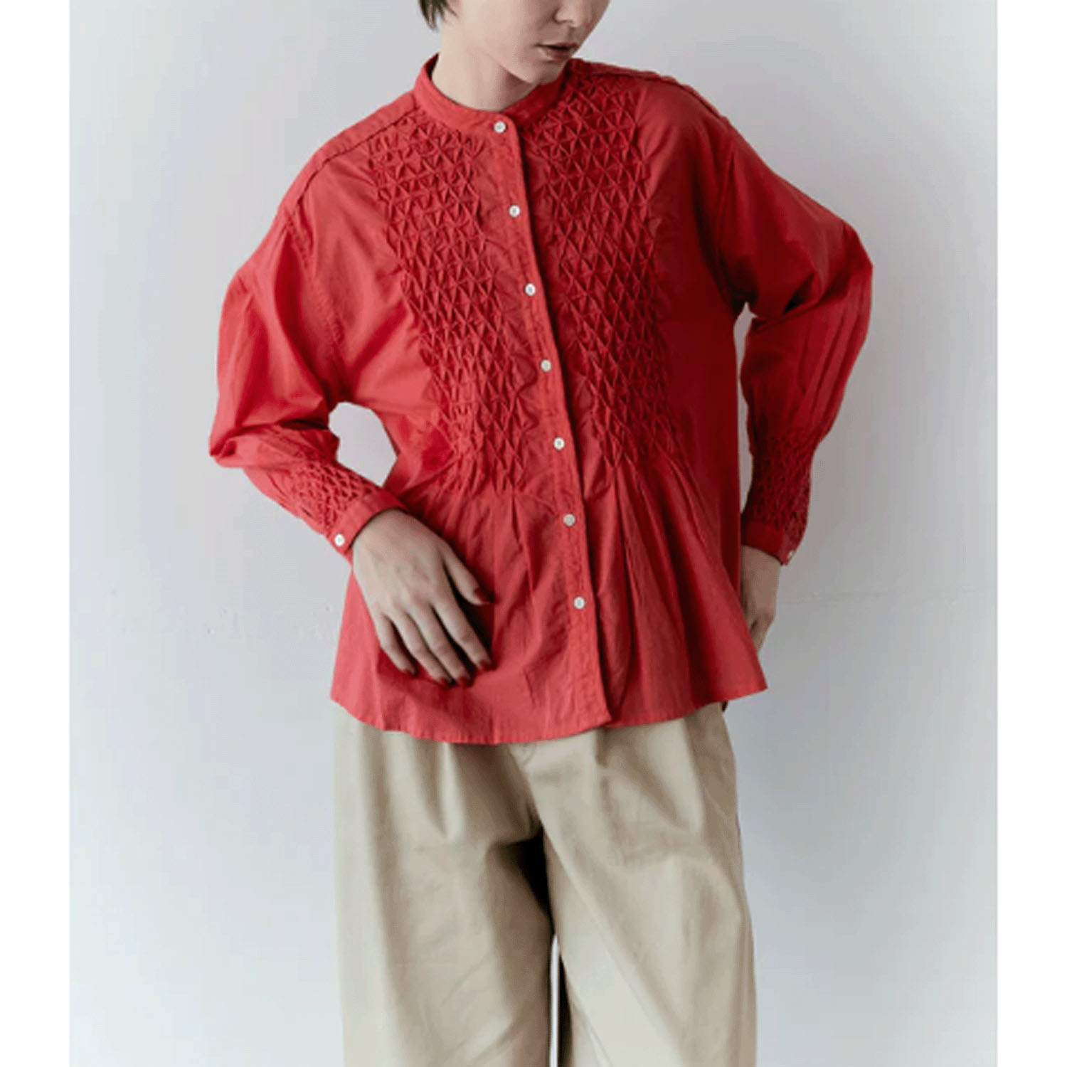 doux bleu ハンドスモッキング刺繍シャツ - 画像1