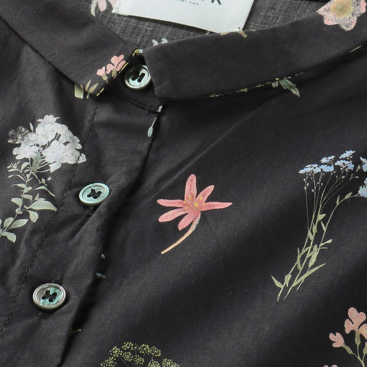 YURK genite van フラワープリント袖シャーリングシャツ - 画像4