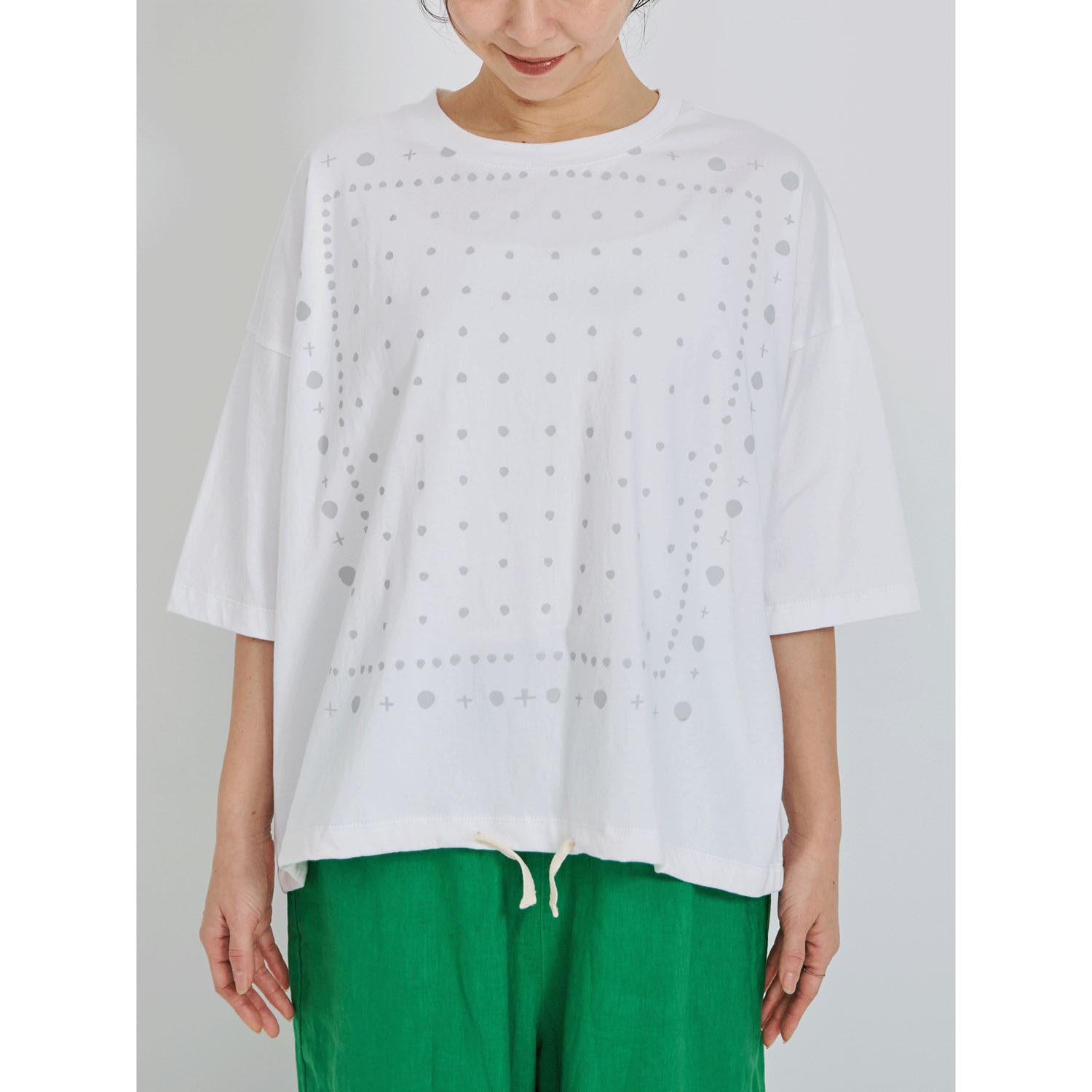 YURK geniet van バンダナ風プリントT - 画像2