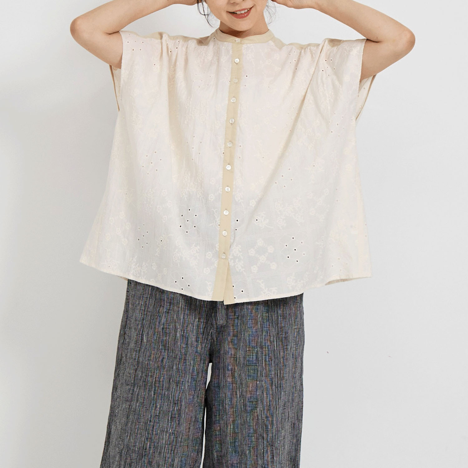 YURK geniet van ギャザーシャツ - 画像1