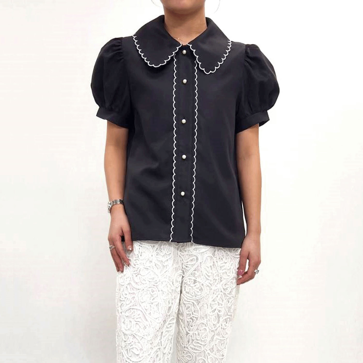 スカラップデザインブラウス - 画像1