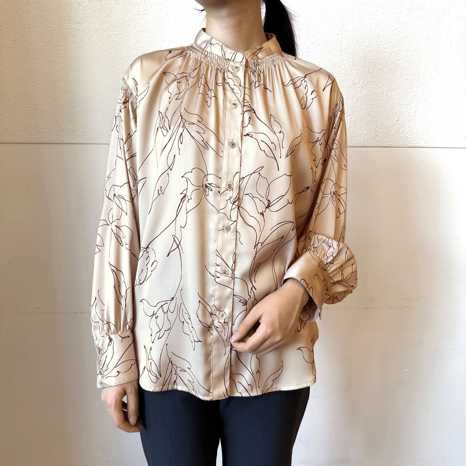 曲線柄プリントブラウス