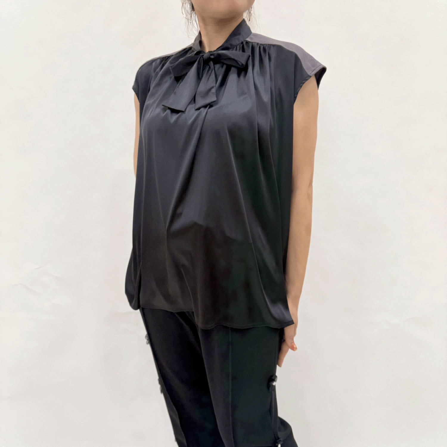 切替ボウタイブラウス - 画像1
