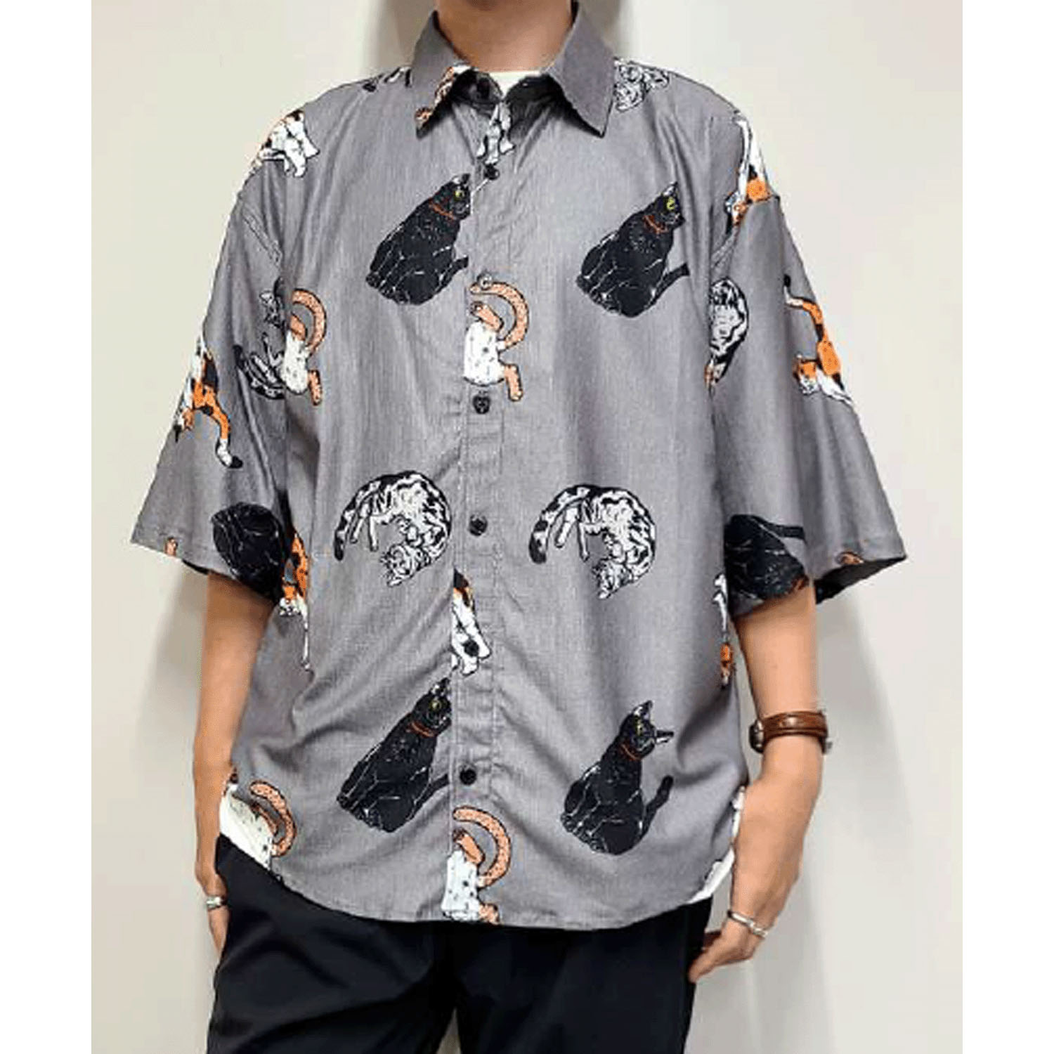 CORISCO Animal Village 猫総柄半袖サッカーシャツ - 画像1