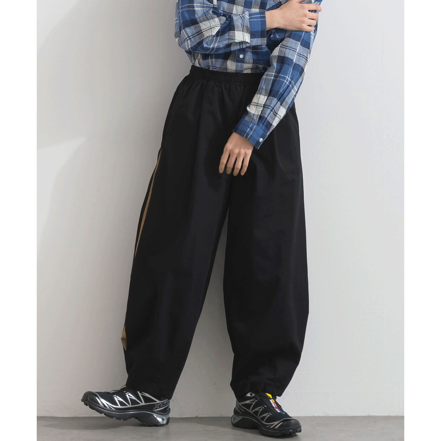 【ETONET限定】 iriey 脇タックコクーンパンツ - 画像2