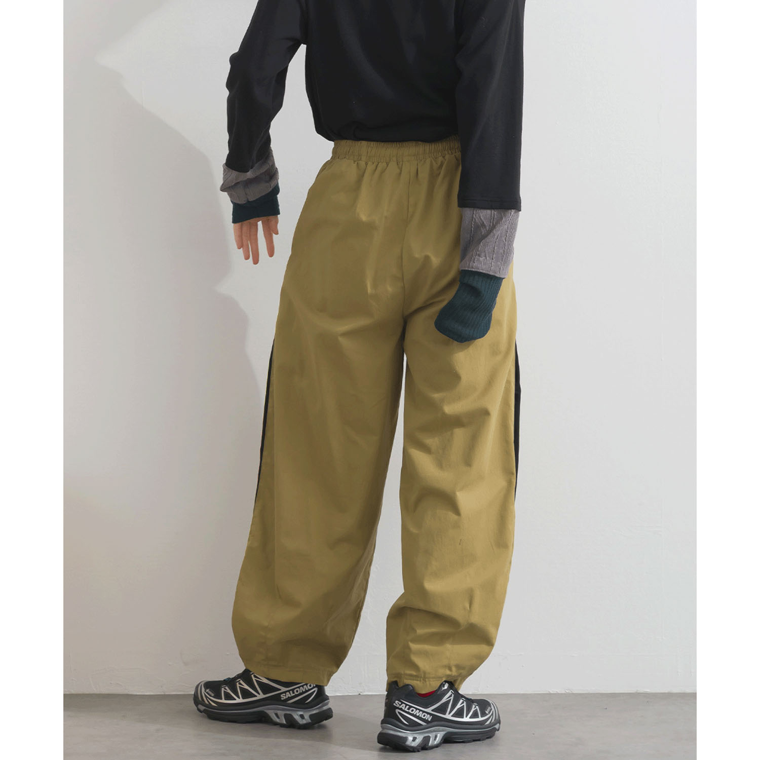 【ETONET限定】 iriey 脇タックコクーンパンツ - 画像14