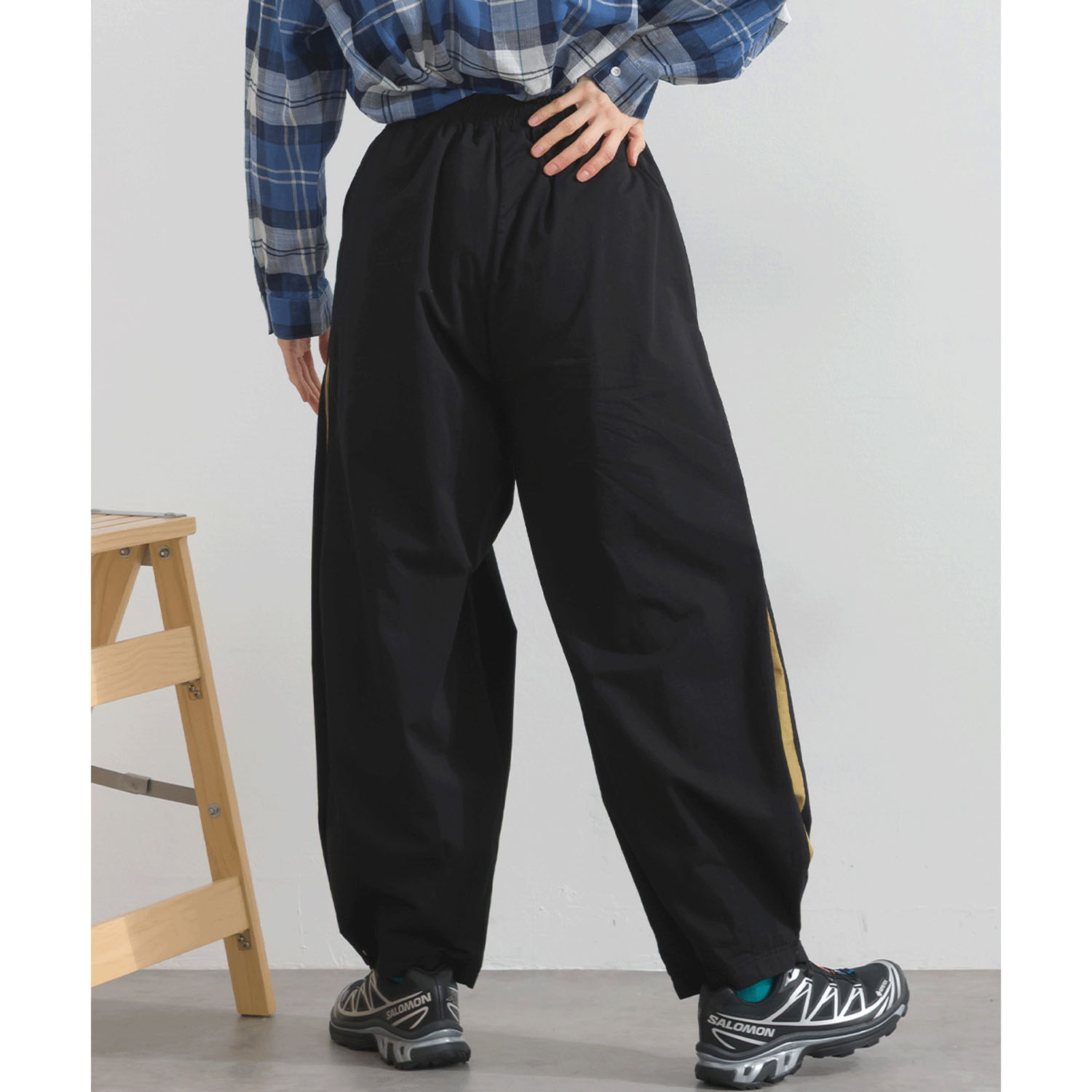 【ETONET限定】 iriey 脇タックコクーンパンツ - 画像5