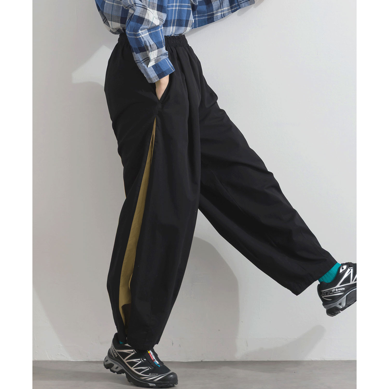 【ETONET限定】 iriey 脇タックコクーンパンツ - 画像6