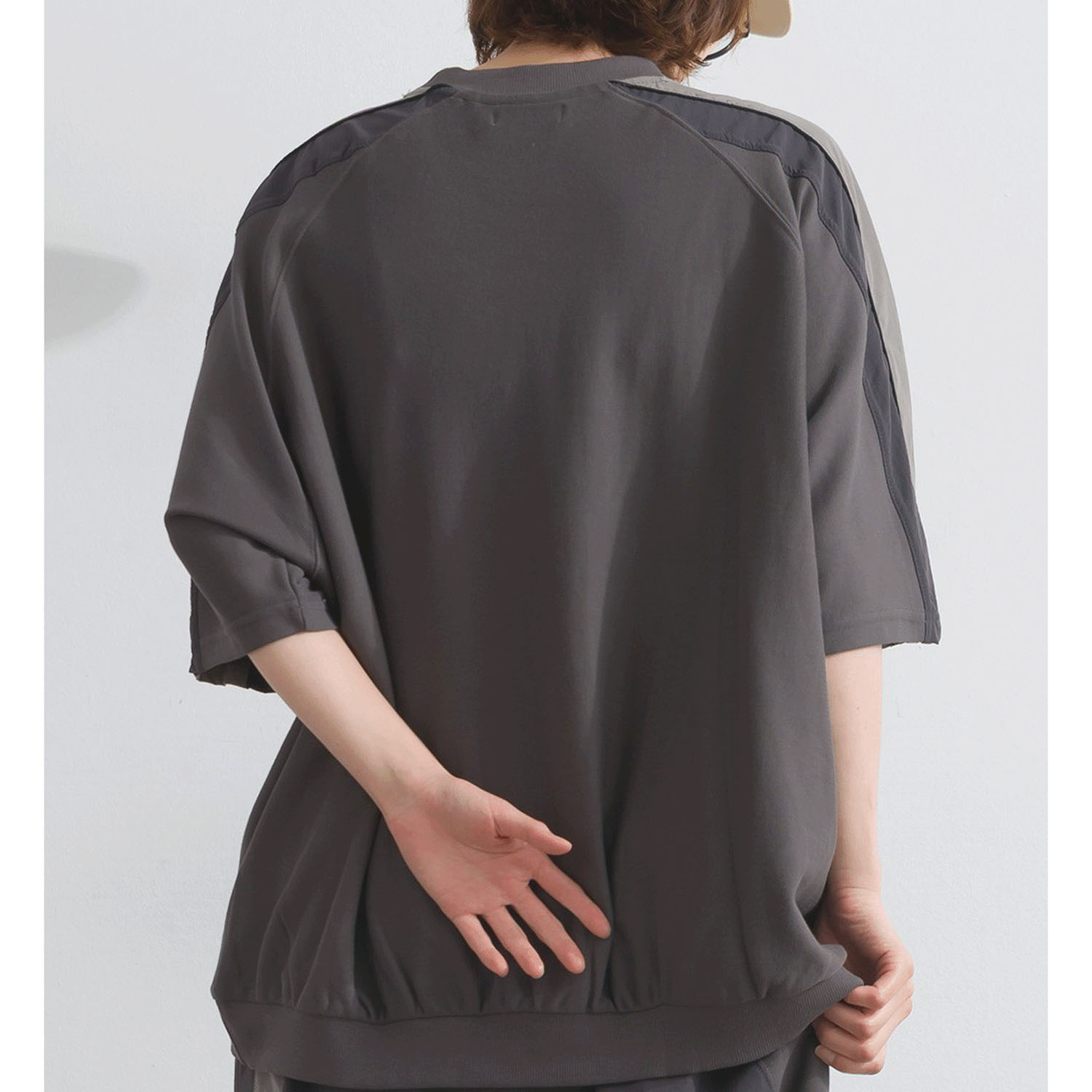 【ETONET限定】 iriey 配色ラインプルオーバー - 画像4