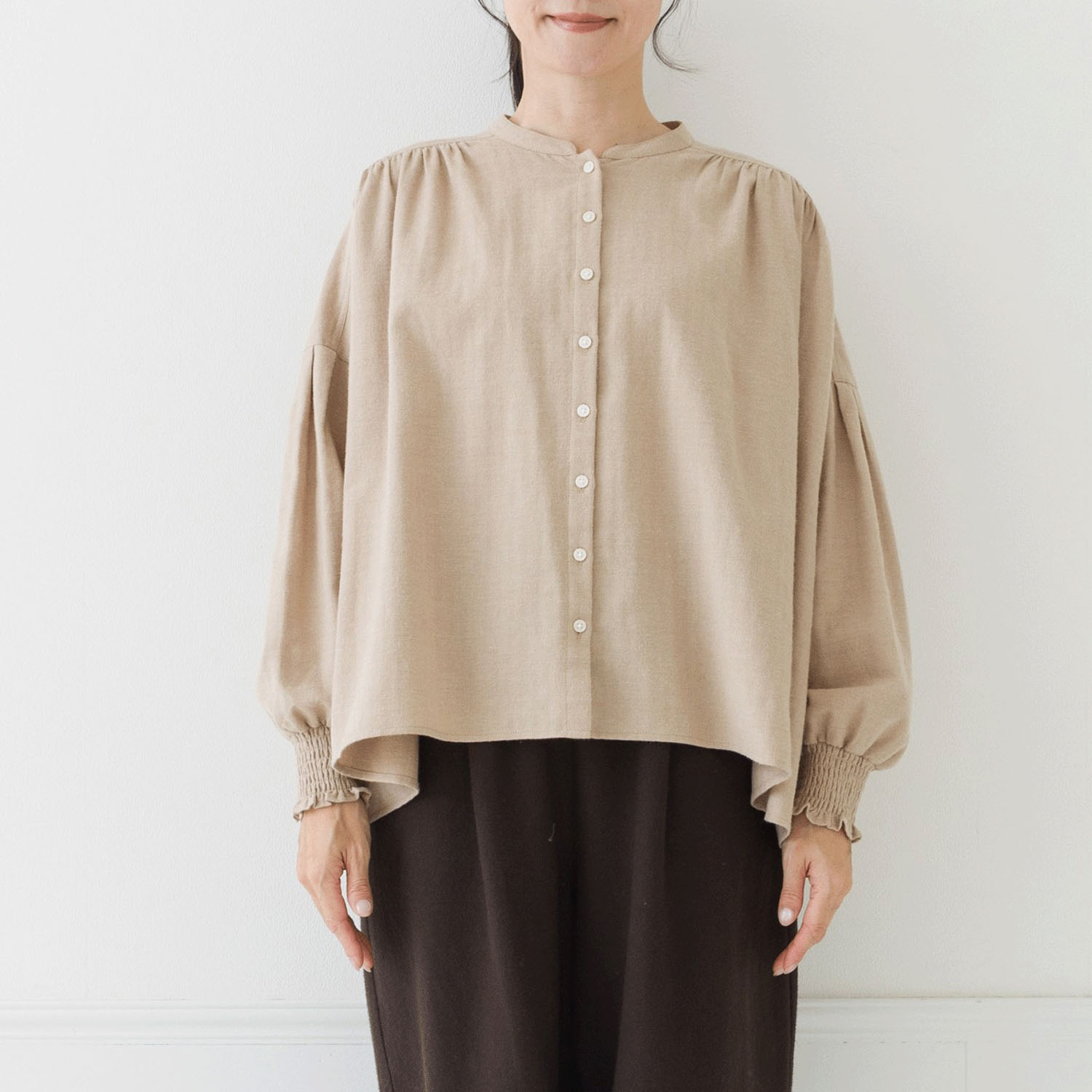 【お取り寄せ】Crea delice 袖口シャーリングワイドギャザーブラウス - 画像4